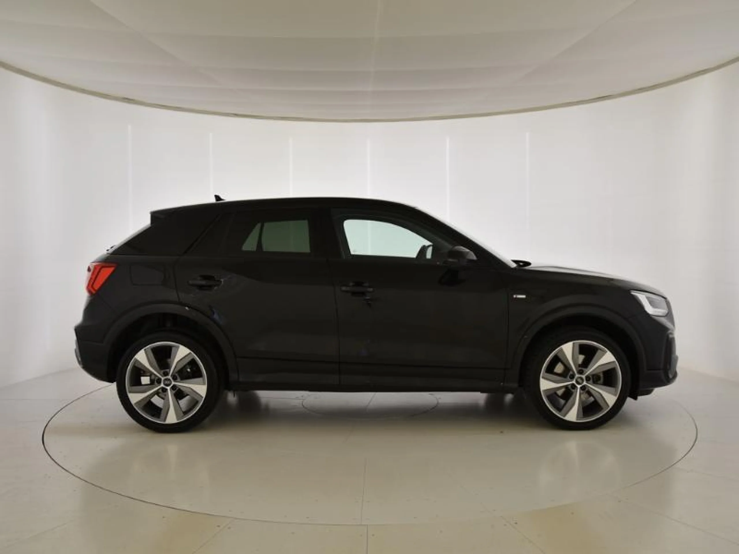 AUDI Q2 BLACK LINE 35 TFSI 110KW S TRONIC - Foto 3