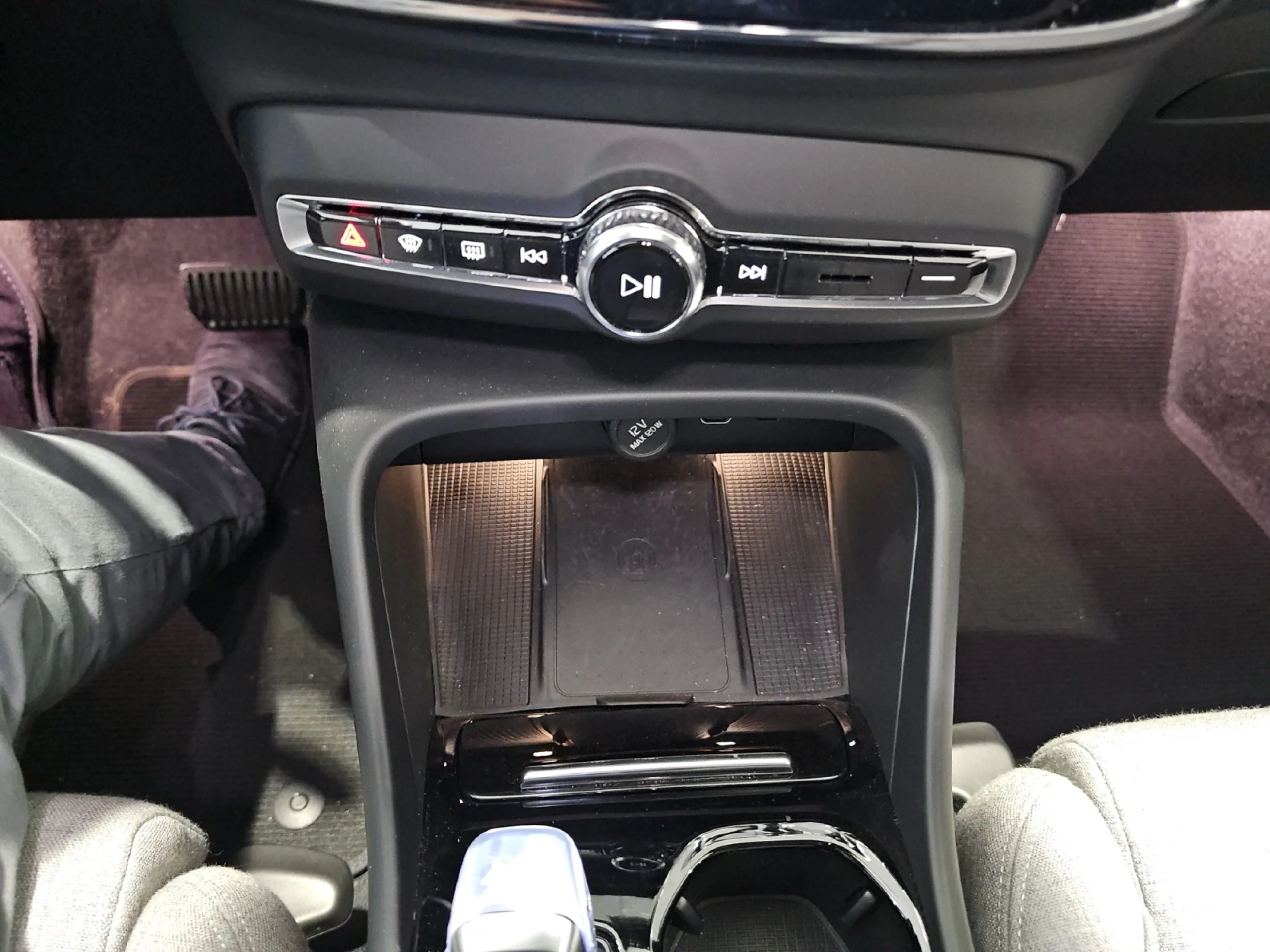 VOLVO XC40 RECHARGE TWIN PLUS AUTO AWD - Foto 11