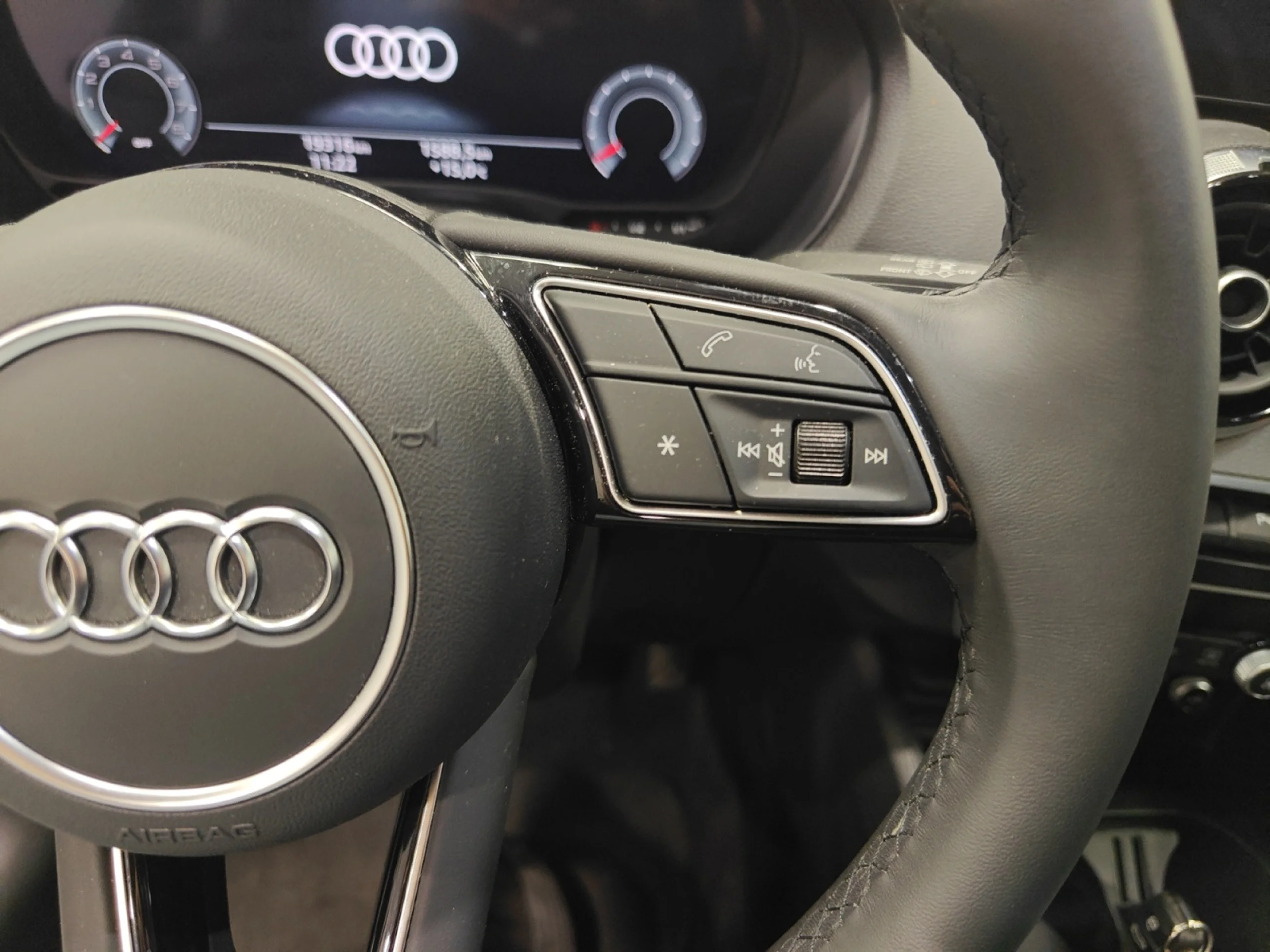 AUDI Q2 ADRENALIN 30 TFSI 85KW (116CV) - Foto 10