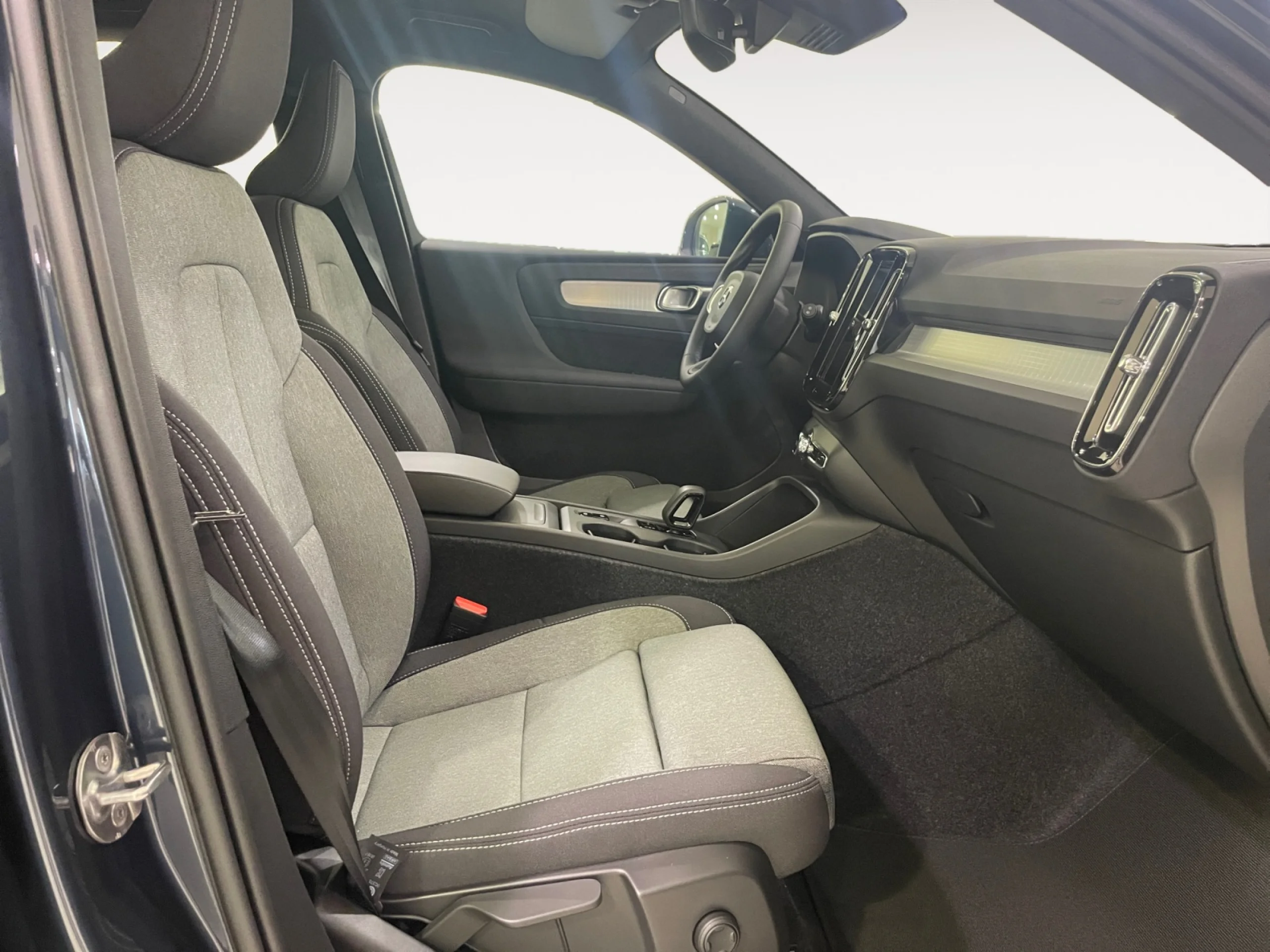 VOLVO XC40 2.0 B4 G CORE AUTO - Foto 5