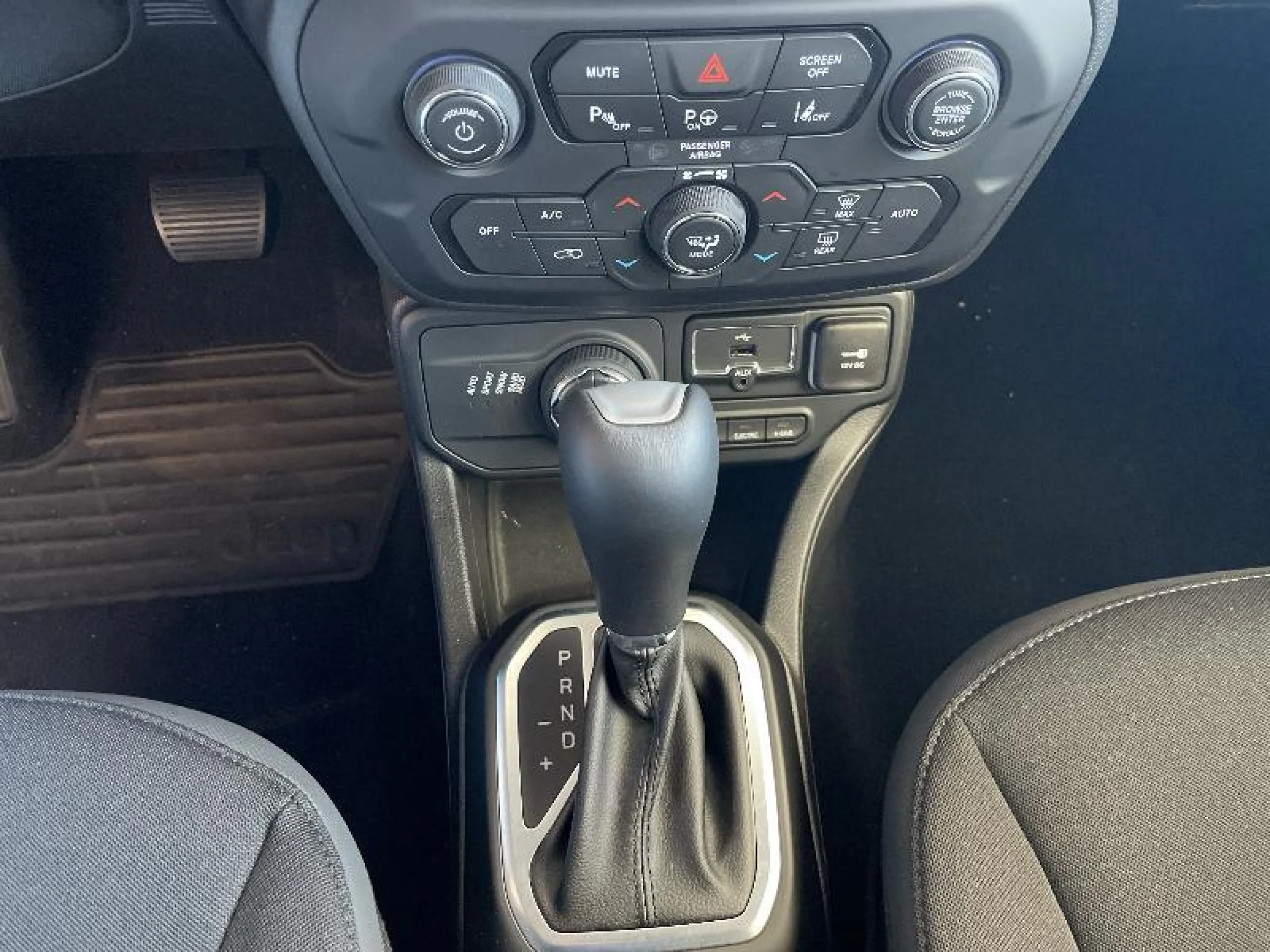 JEEP RENEGADE 4XE 1.3 PHEV 177 KW(240CV) UPLAND AT - Foto 15