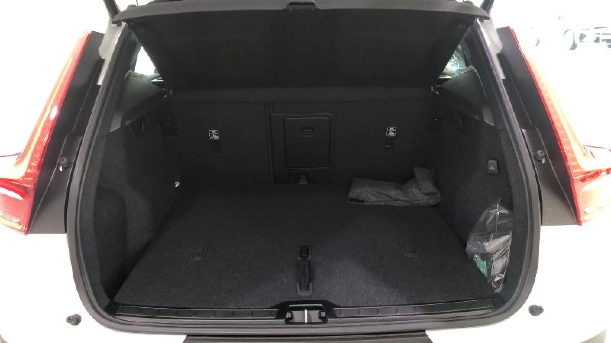 VOLVO XC40 2.0 B3 G CORE AUTO - Foto 11