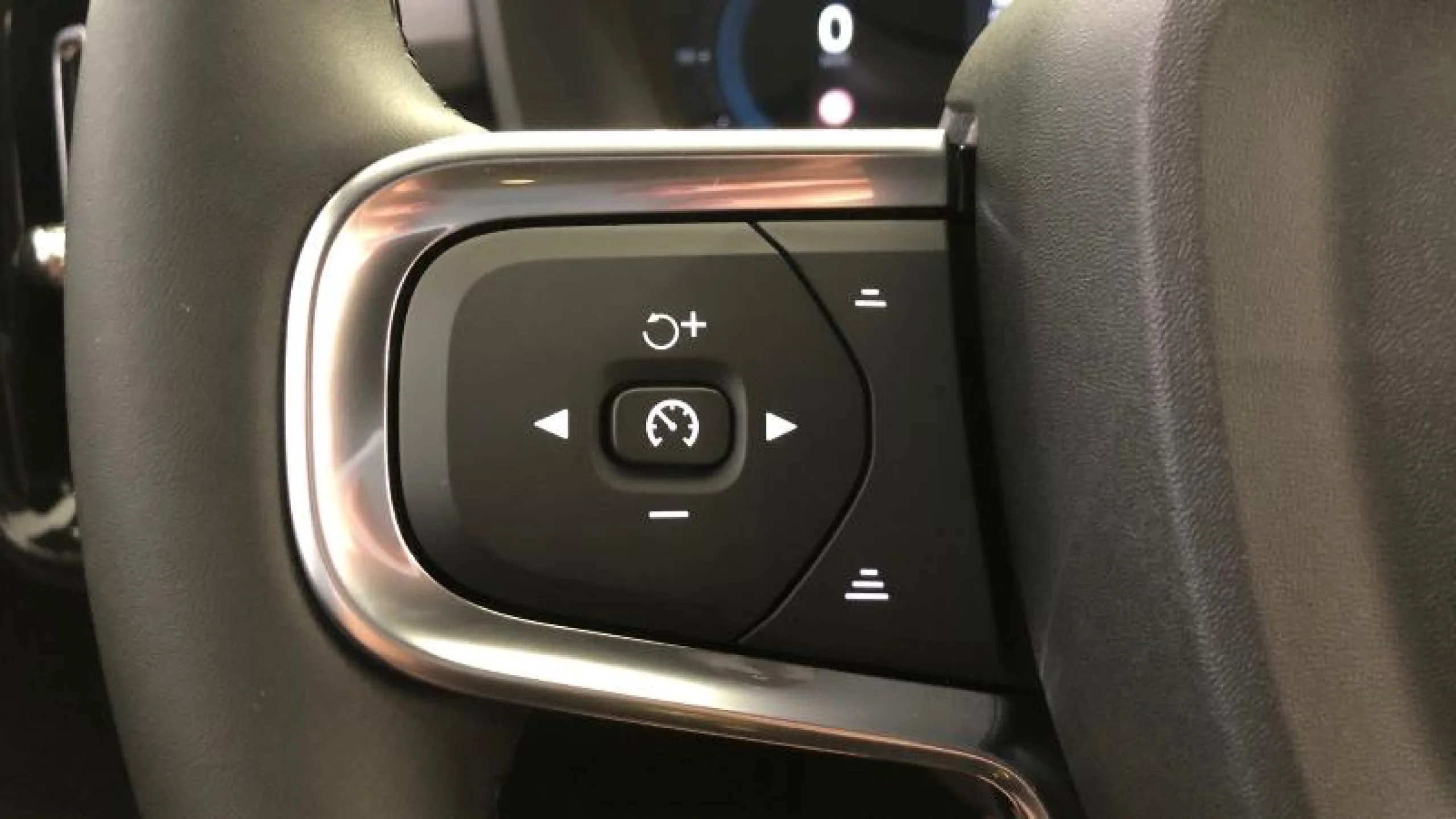 VOLVO XC40 2.0 B3 G CORE AUTO - Foto 17