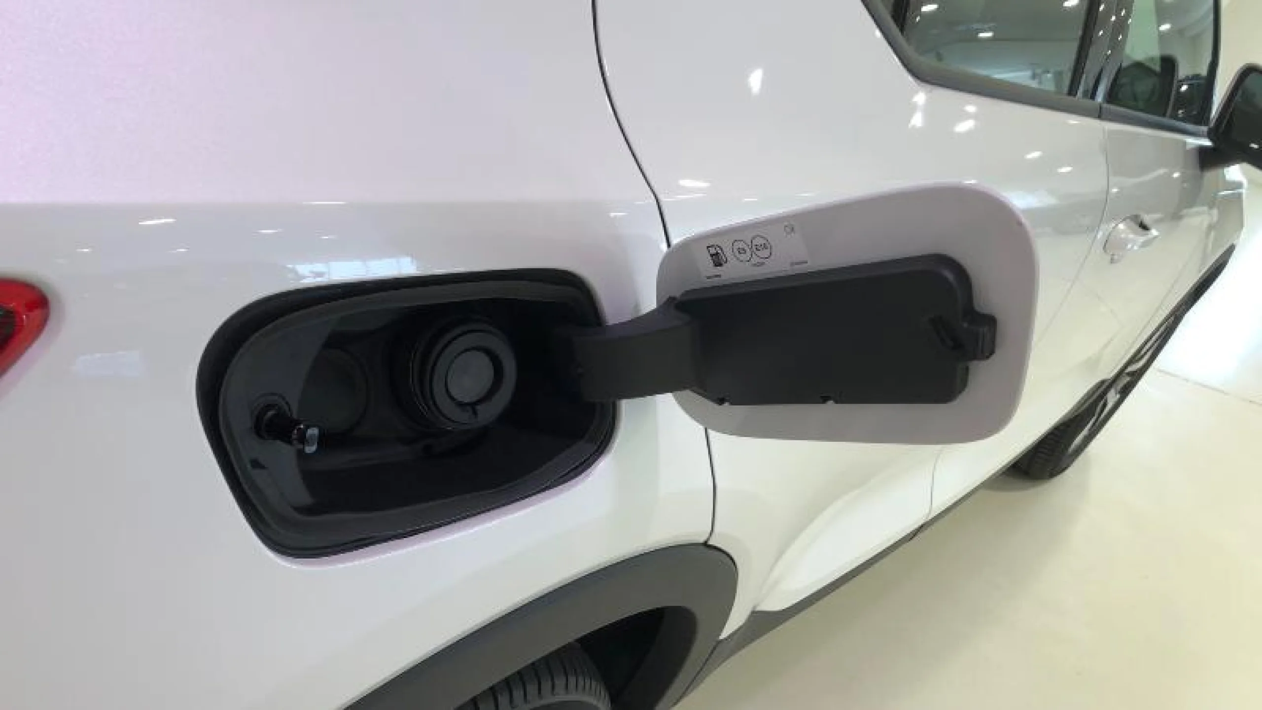 VOLVO XC40 2.0 B3 G CORE AUTO - Foto 20