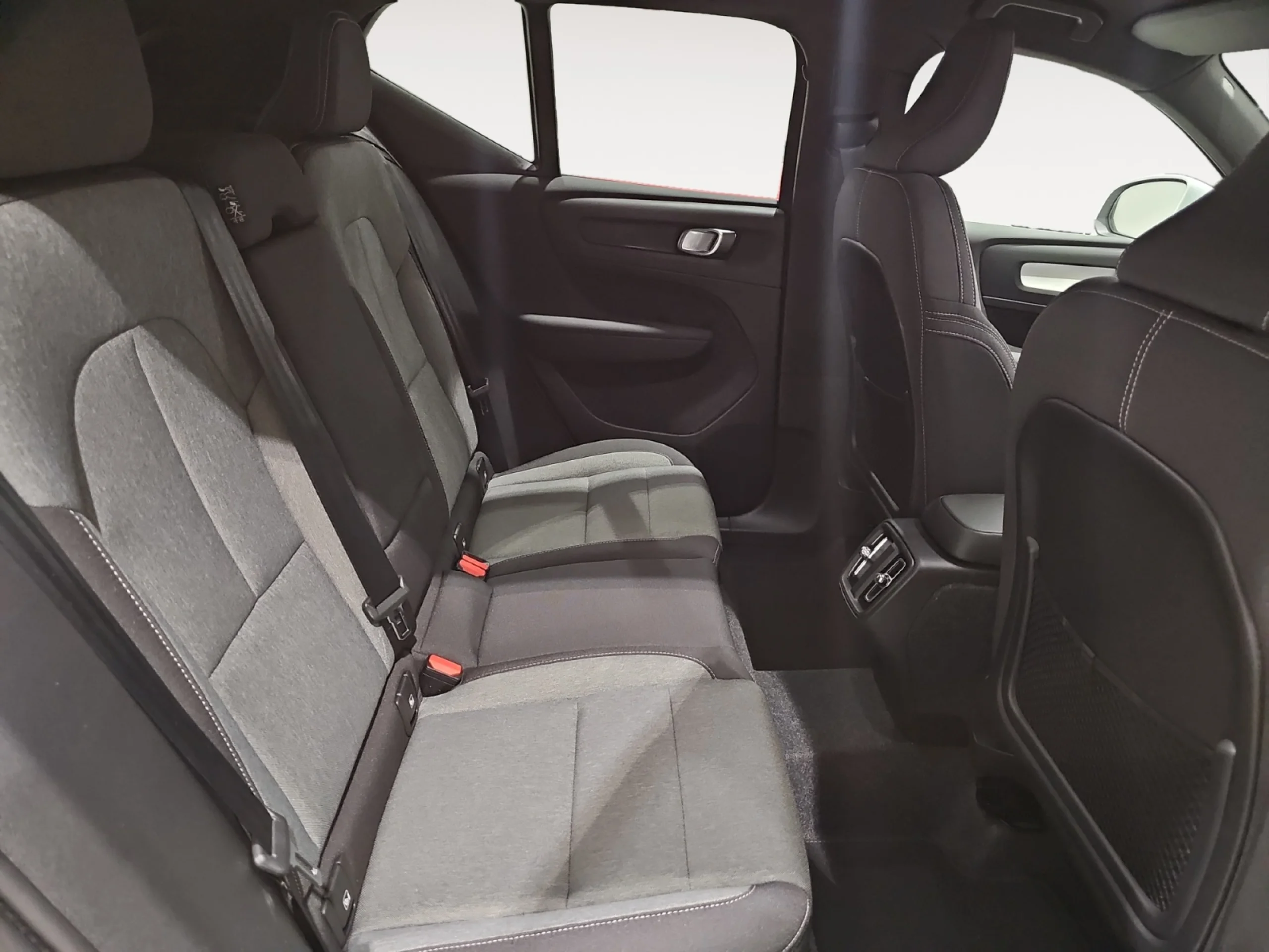 VOLVO XC40 2.0 B3 G CORE AUTO - Foto 6