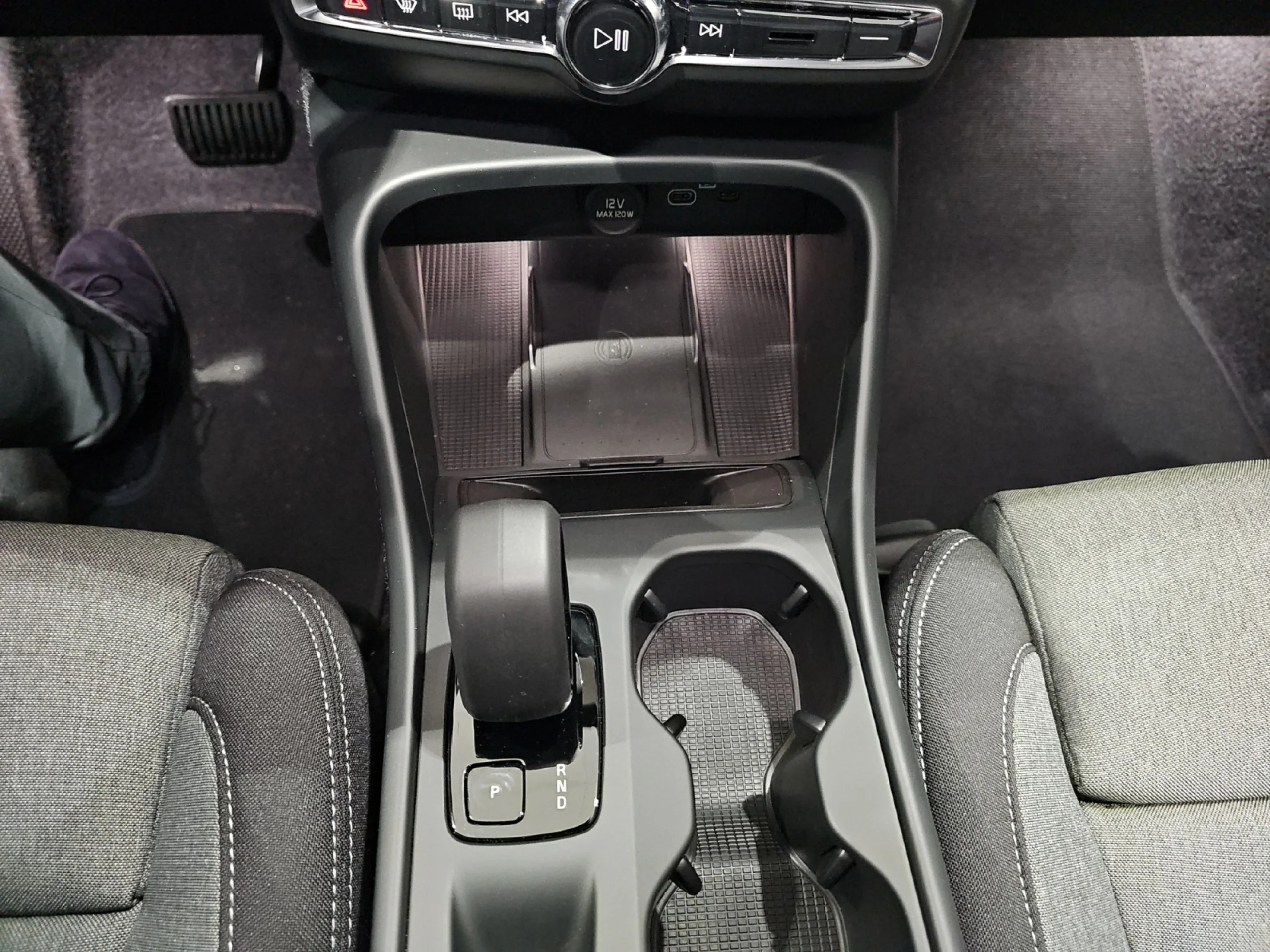 VOLVO XC40 2.0 B3 G CORE AUTO - Foto 11