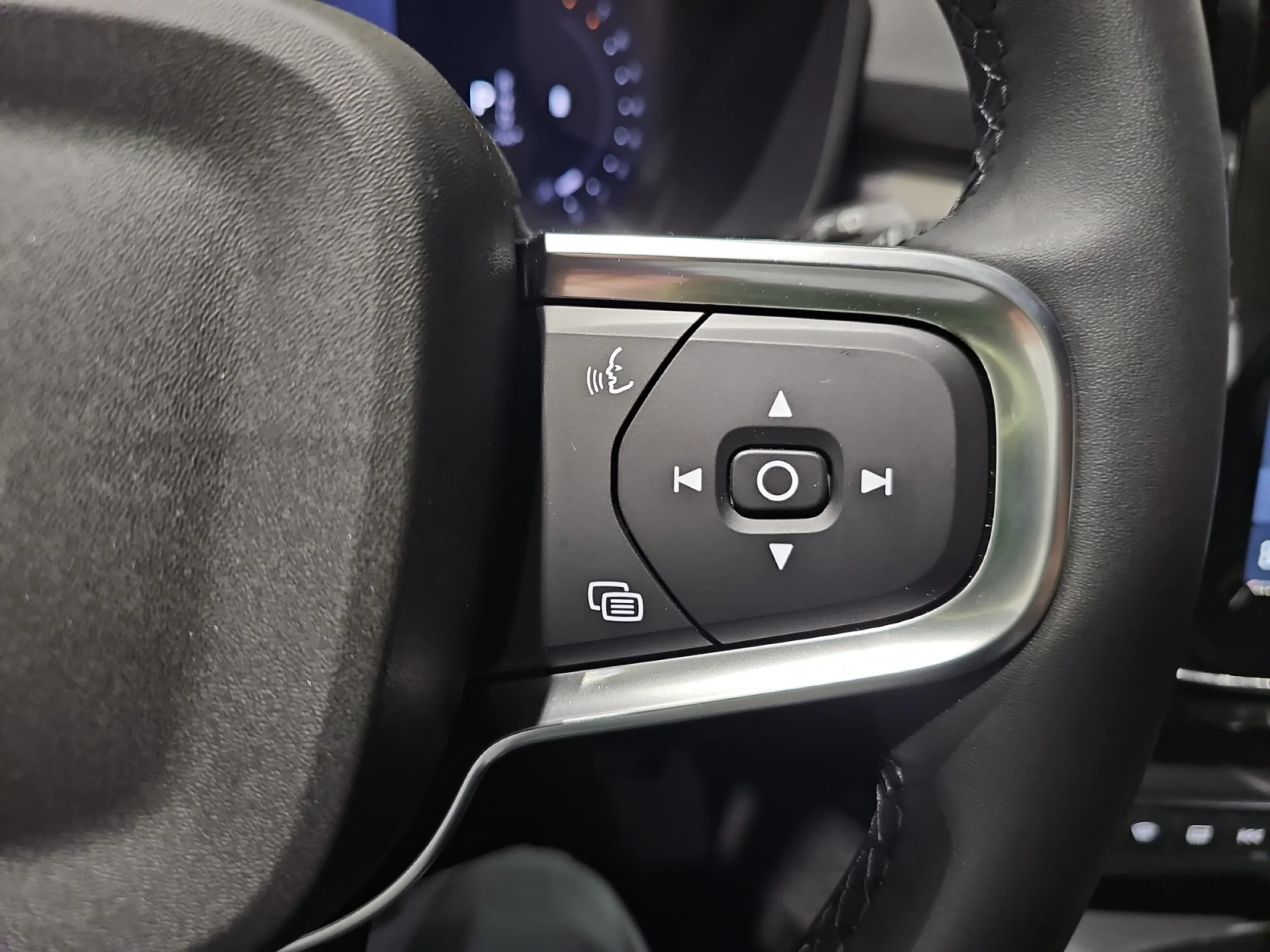 VOLVO XC40 2.0 B3 G CORE AUTO - Foto 13