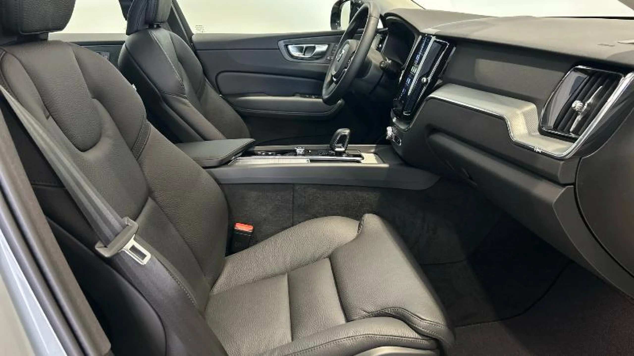 VOLVO XC60 2.0 B5 G AWD PLUS DARK AUTO - Foto 8