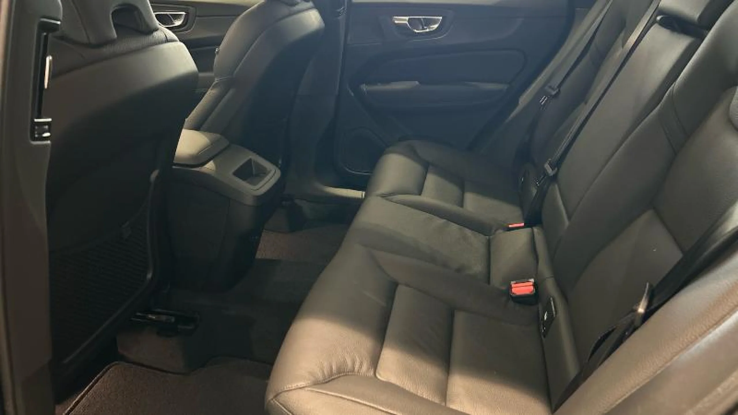 VOLVO XC60 2.0 B5 G AWD PLUS DARK AUTO - Foto 10