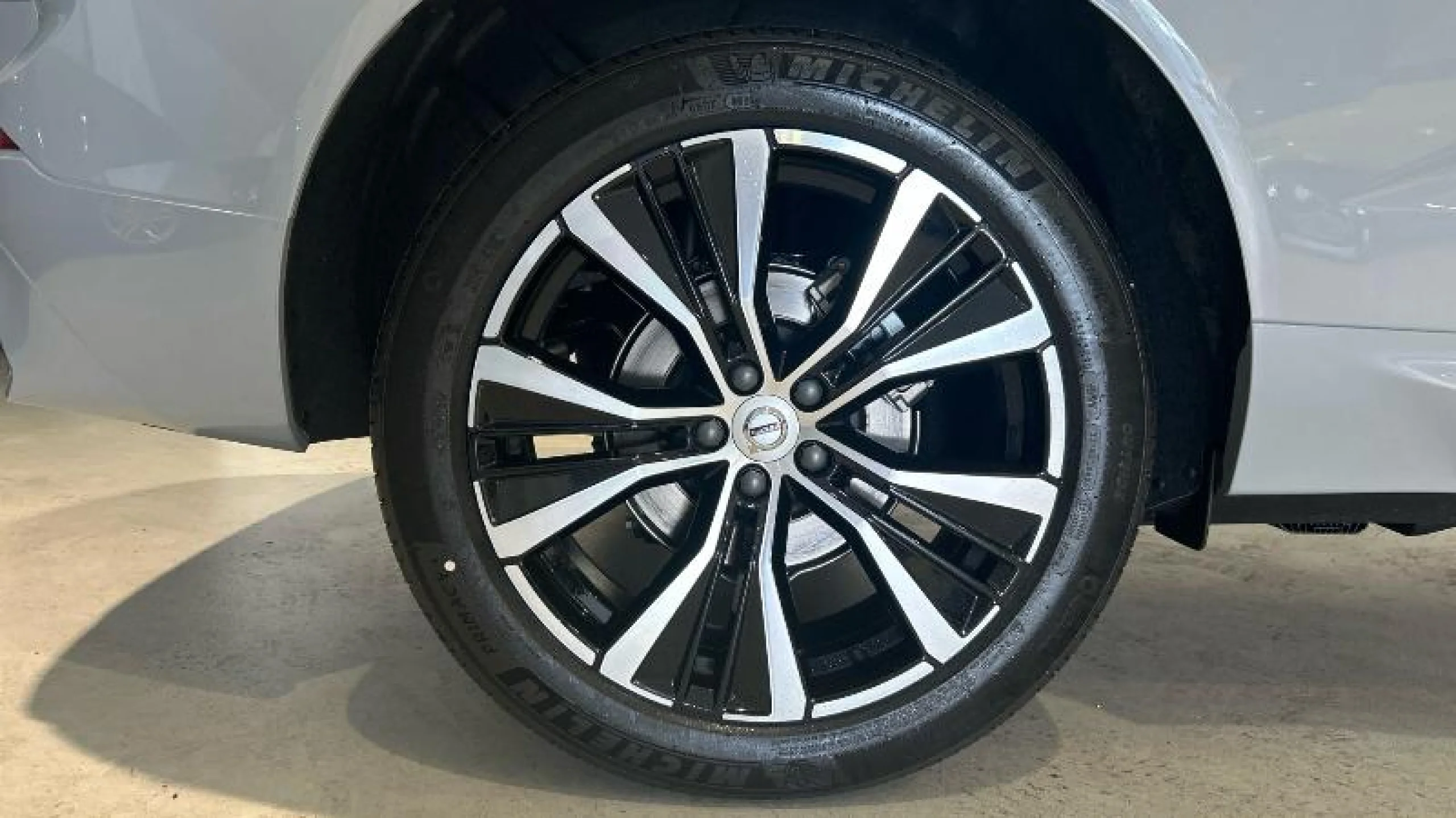 VOLVO XC60 2.0 B5 G AWD PLUS DARK AUTO - Foto 15