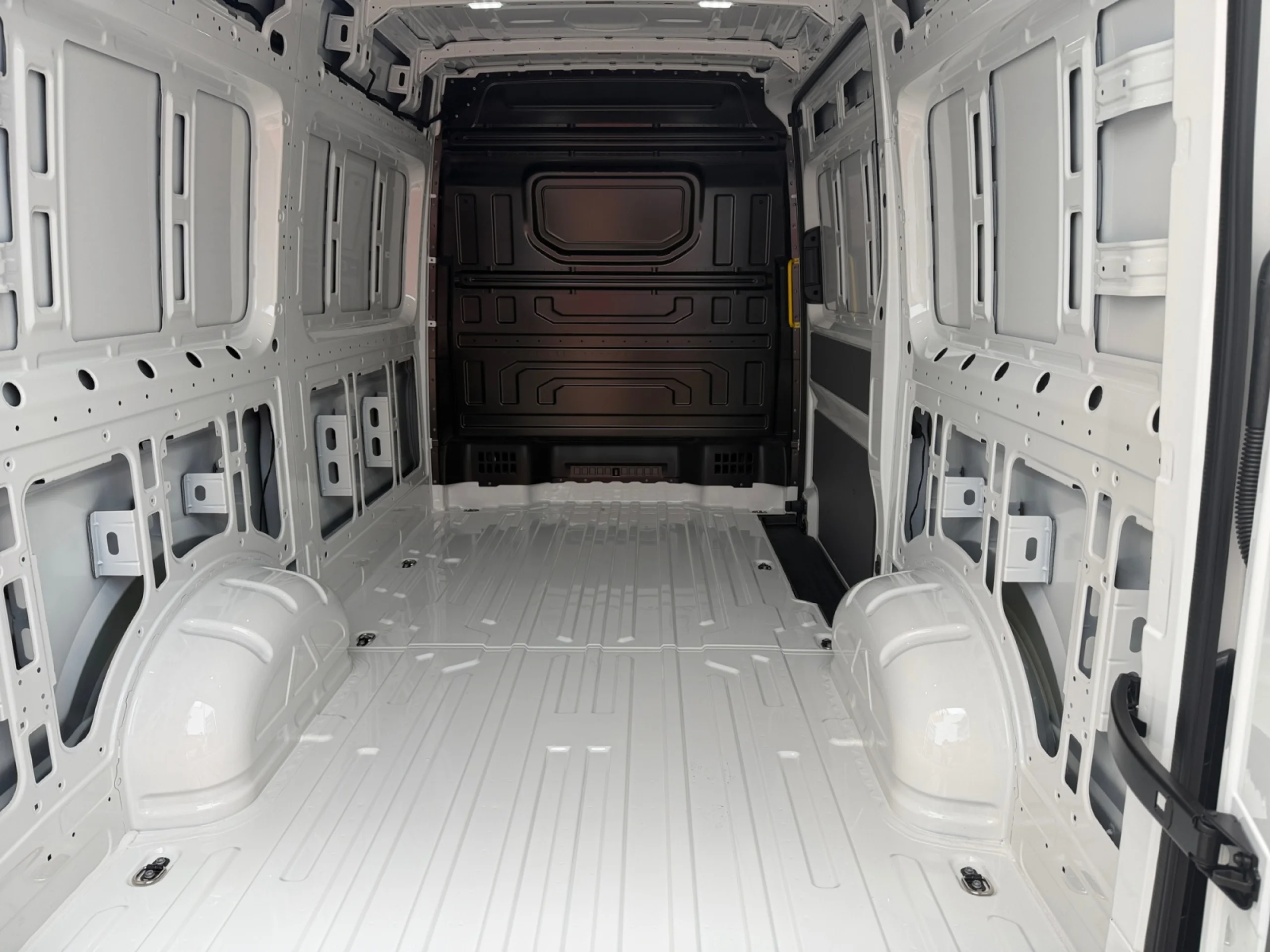 VW COMERCIALES Crafter CRAFTER  35 FURGÓN  BATALLA MEDIA L3H2 2.0 TDI EU6 EC SCR FWD 103 KW (140 CV) 6 VEL. 3500 KG - Foto 7