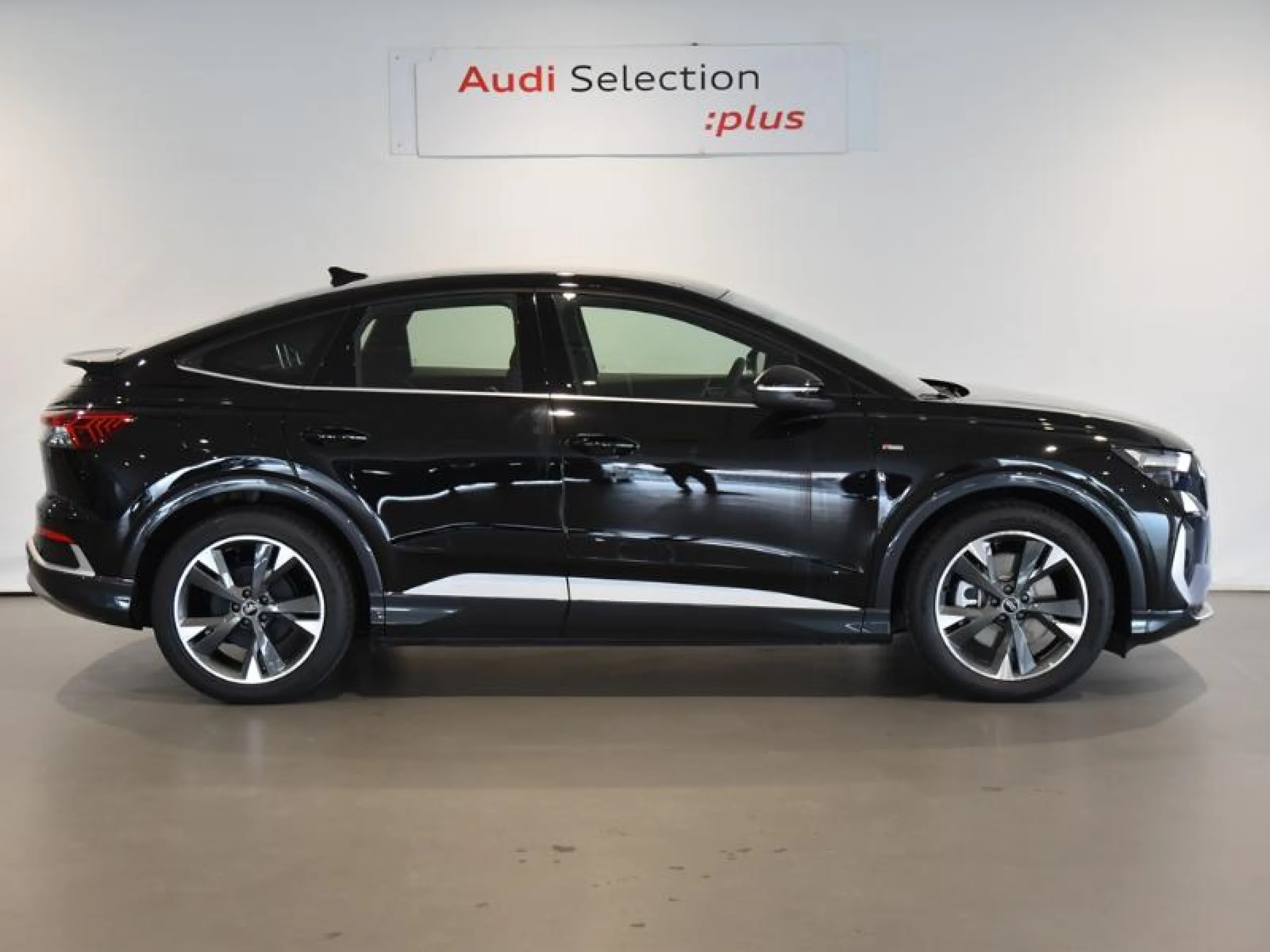 AUDI Q4 SPORTBACK GENUINE EDITION 45 E TRON 210KW 82KWH - Foto 3