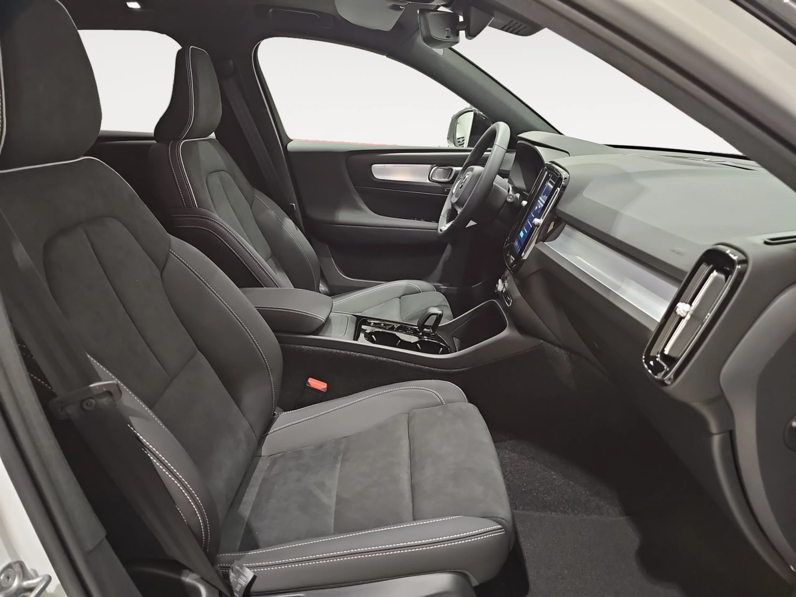 VOLVO XC40 2.0 B4 G BLACK EDITION ULTRA AUTO - Foto 5