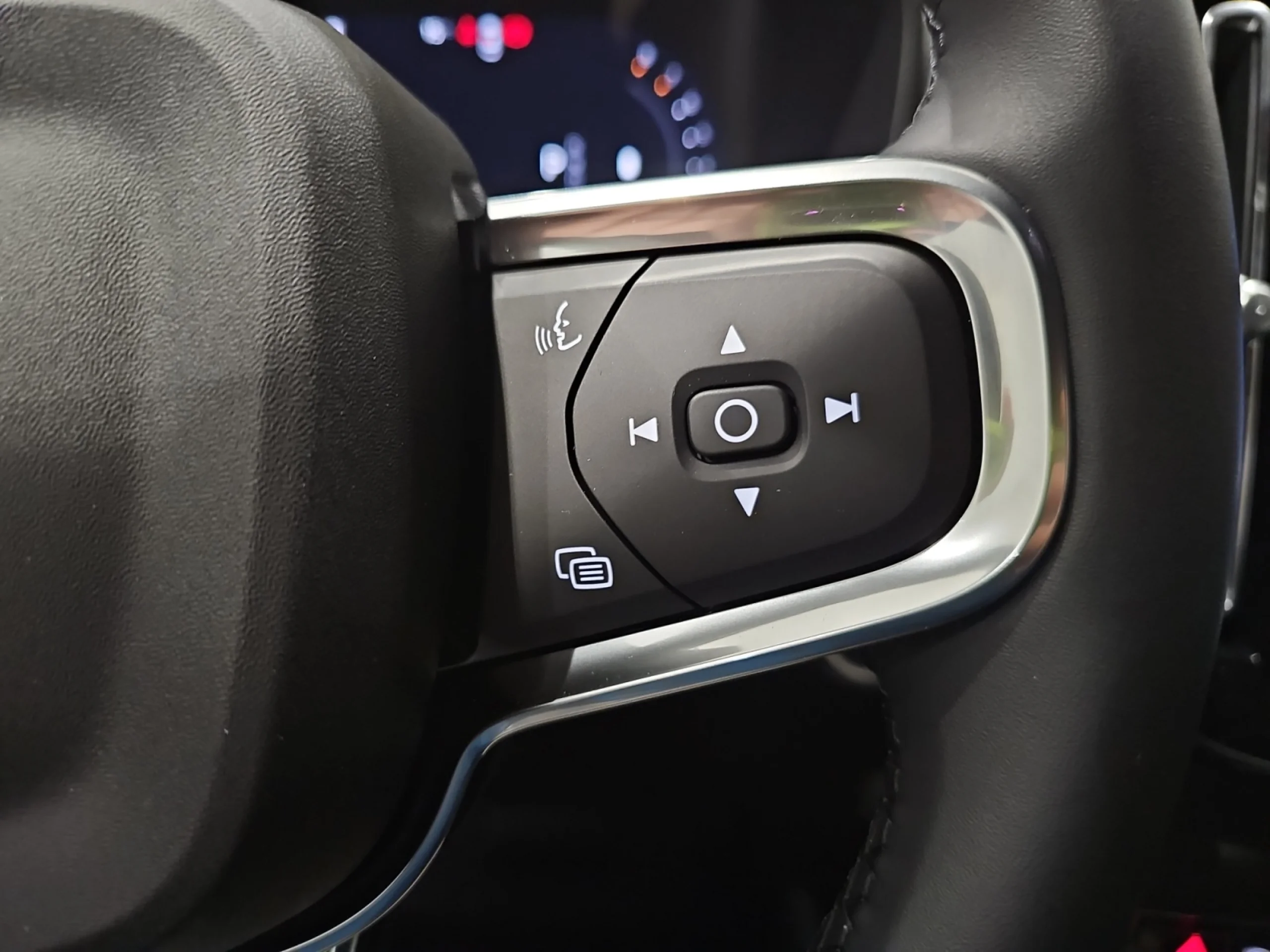 VOLVO XC40 2.0 B4 G BLACK EDITION ULTRA AUTO - Foto 12