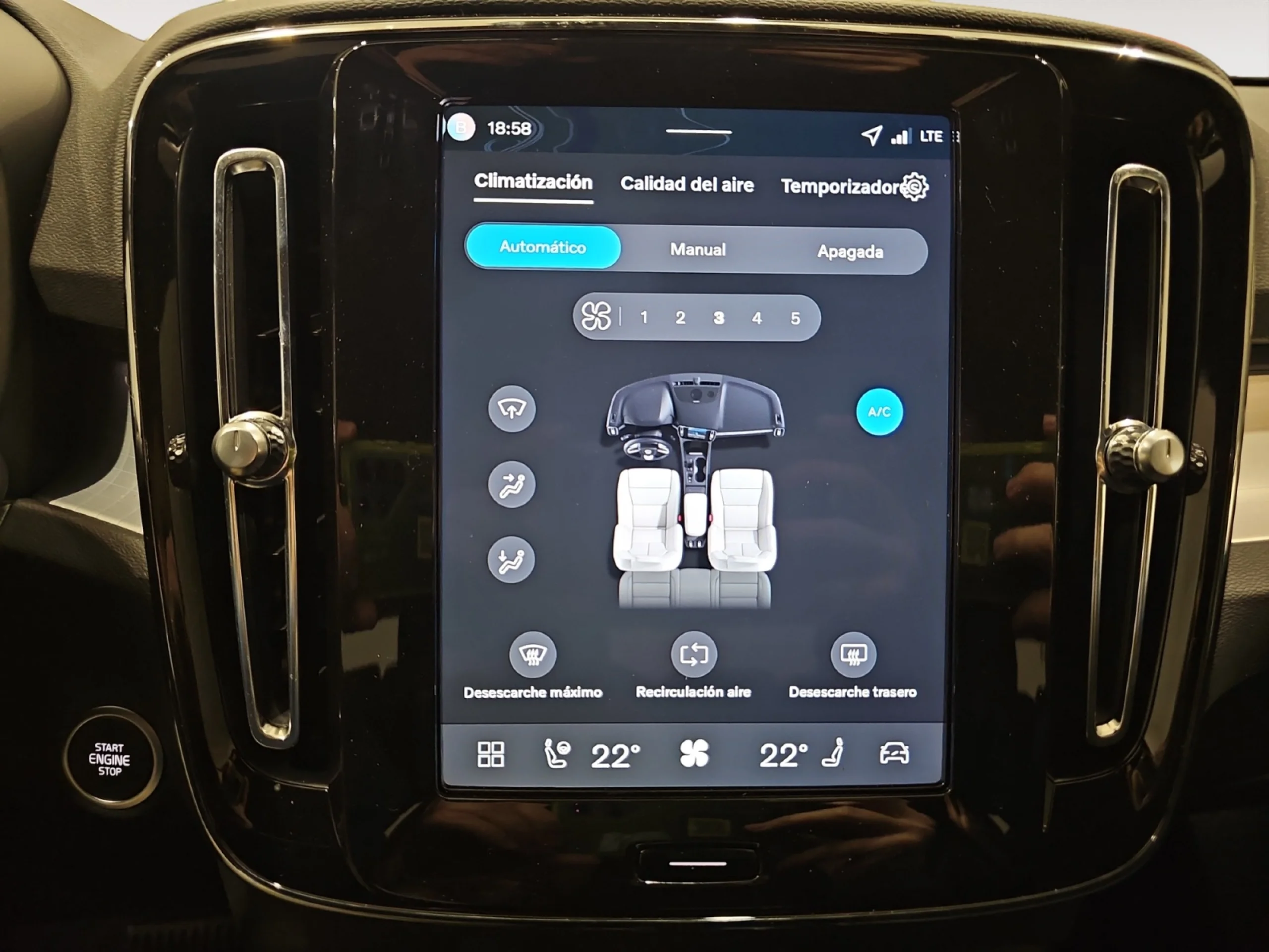 VOLVO XC40 2.0 B4 G BLACK EDITION ULTRA AUTO - Foto 13