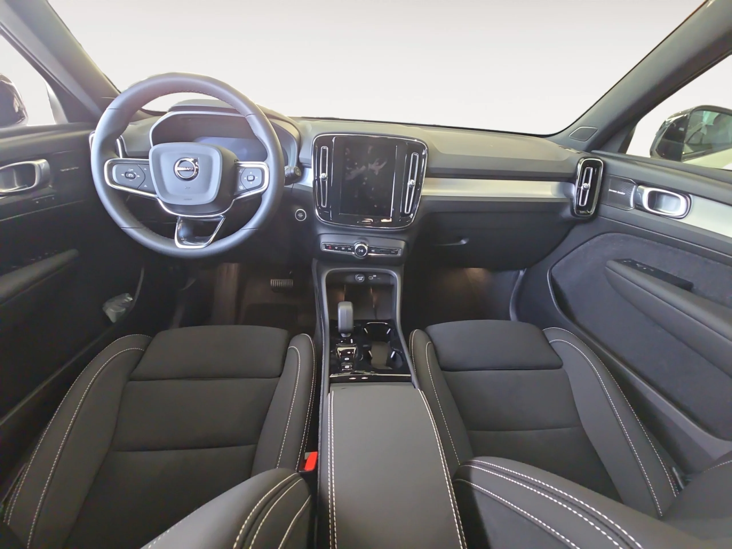 VOLVO XC40 2.0 B4 G BLACK EDITION ULTRA AUTO - Foto 4