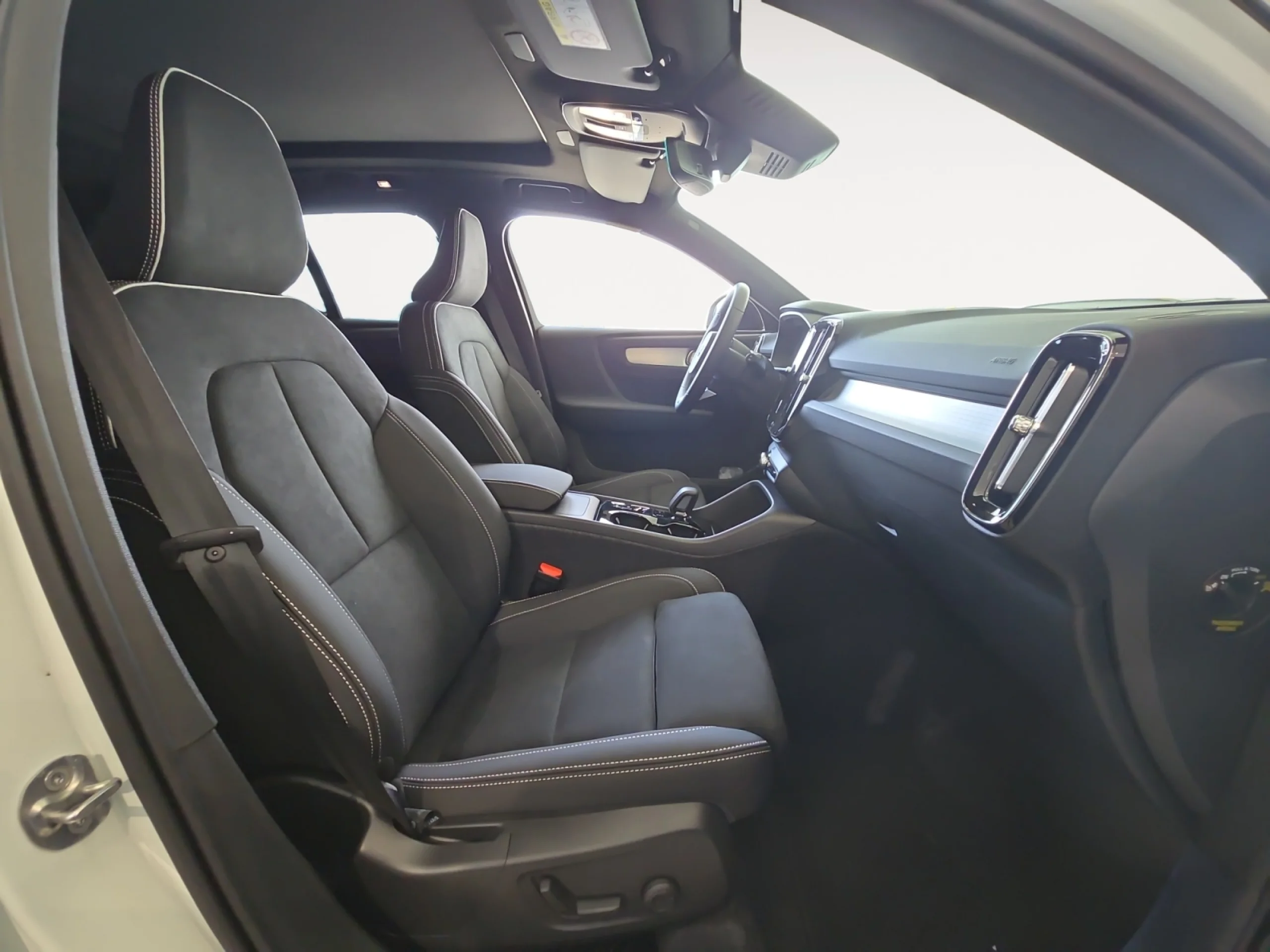 VOLVO XC40 2.0 B4 G BLACK EDITION ULTRA AUTO - Foto 5