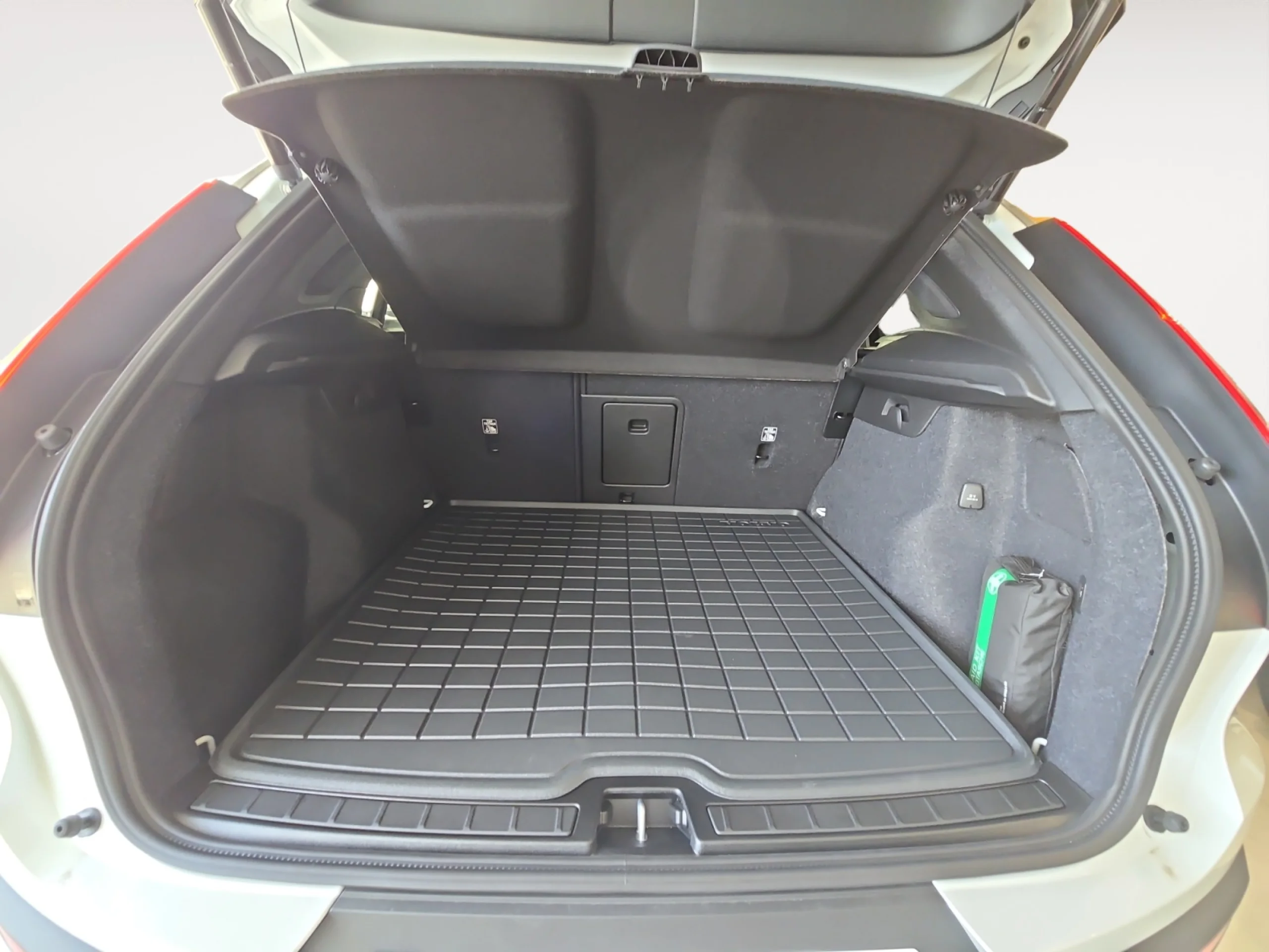 VOLVO XC40 2.0 B4 G BLACK EDITION ULTRA AUTO - Foto 8