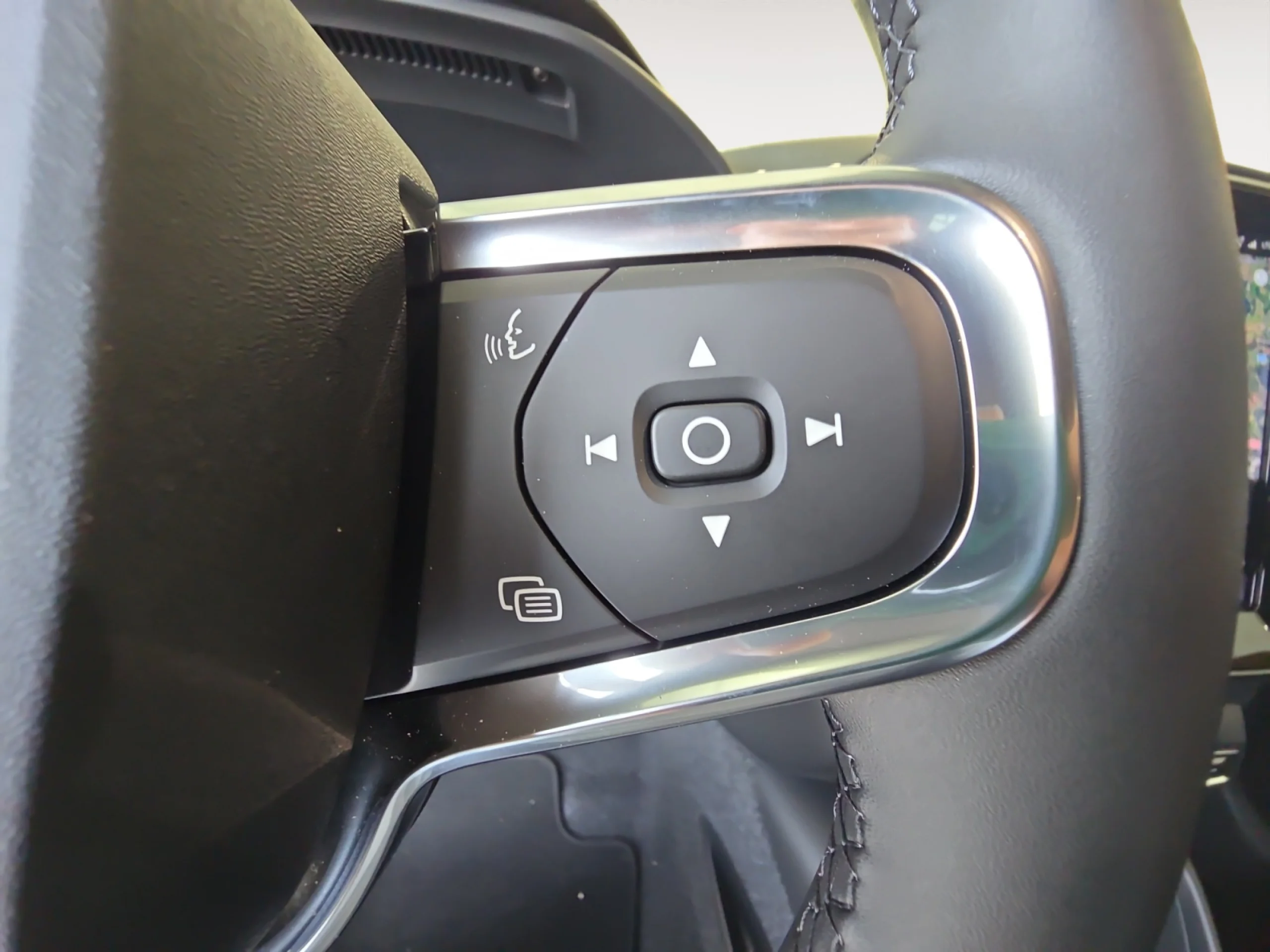 VOLVO XC40 2.0 B4 G BLACK EDITION ULTRA AUTO - Foto 15