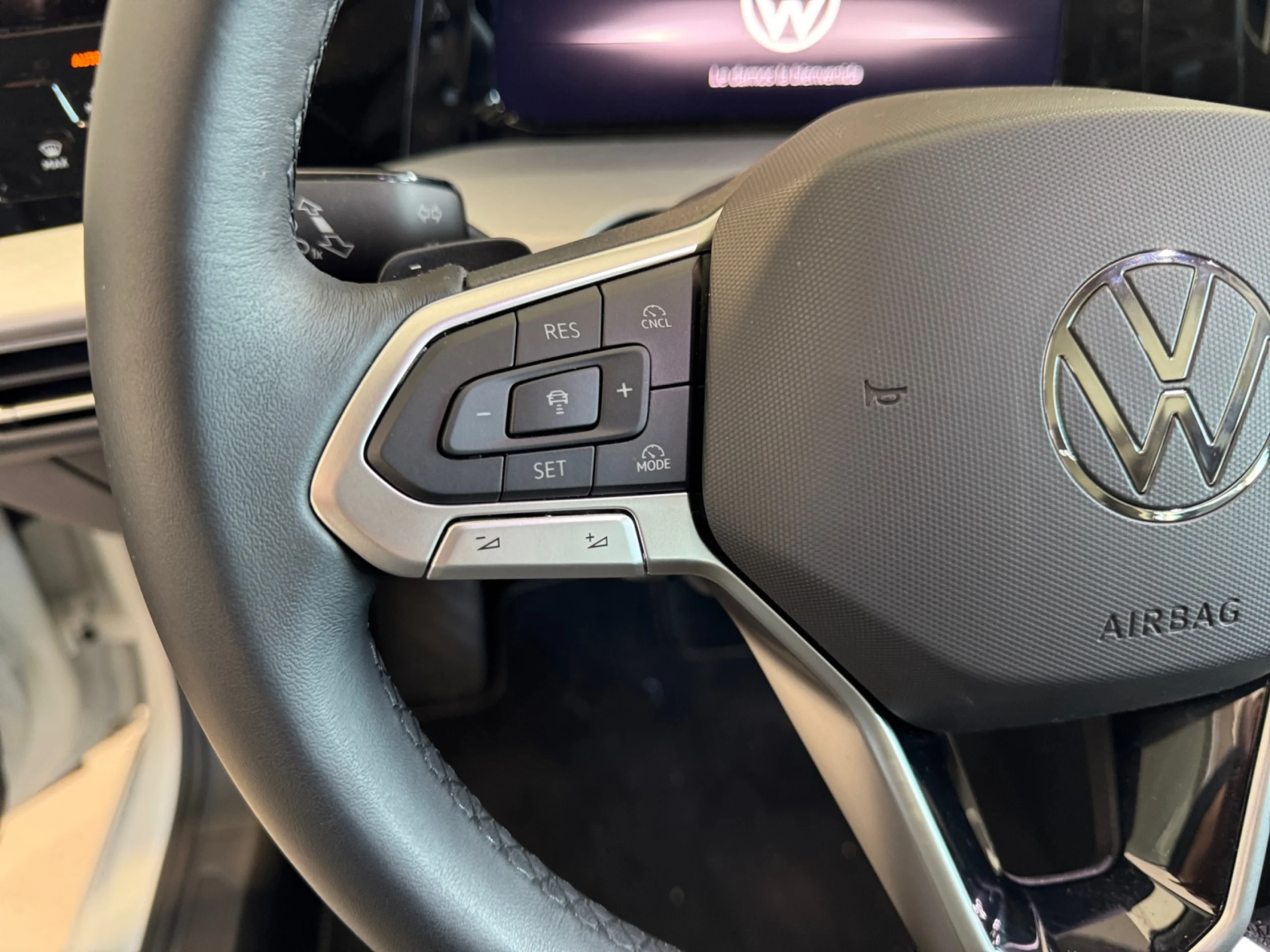 VOLKSWAGEN GOLF 1.0 ETSI 81KW (110CV) DSG - Foto 11