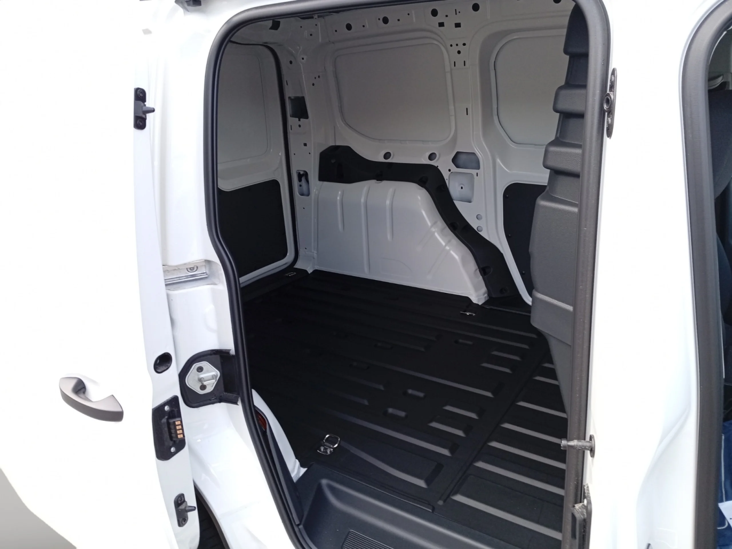 VW COMERCIALES Caddy CADDY  CARGO  1.5 TSI HYBRID 85 KW (116 CV) / 85 KW (116 CV) DSG 6 VEL. - Foto 6