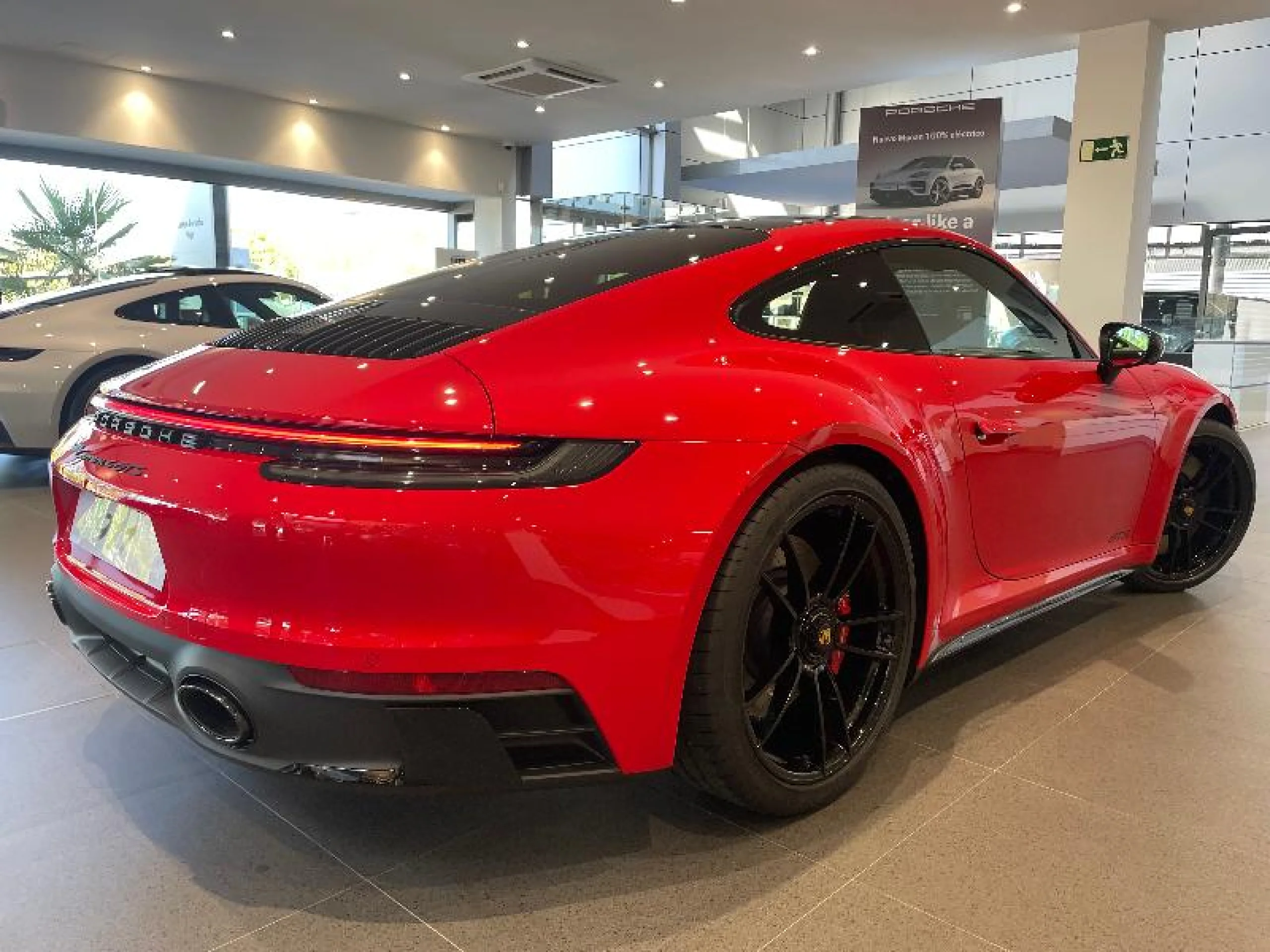 PORSCHE 911 CARRERA 4 GTS COUPÉ - Foto 5