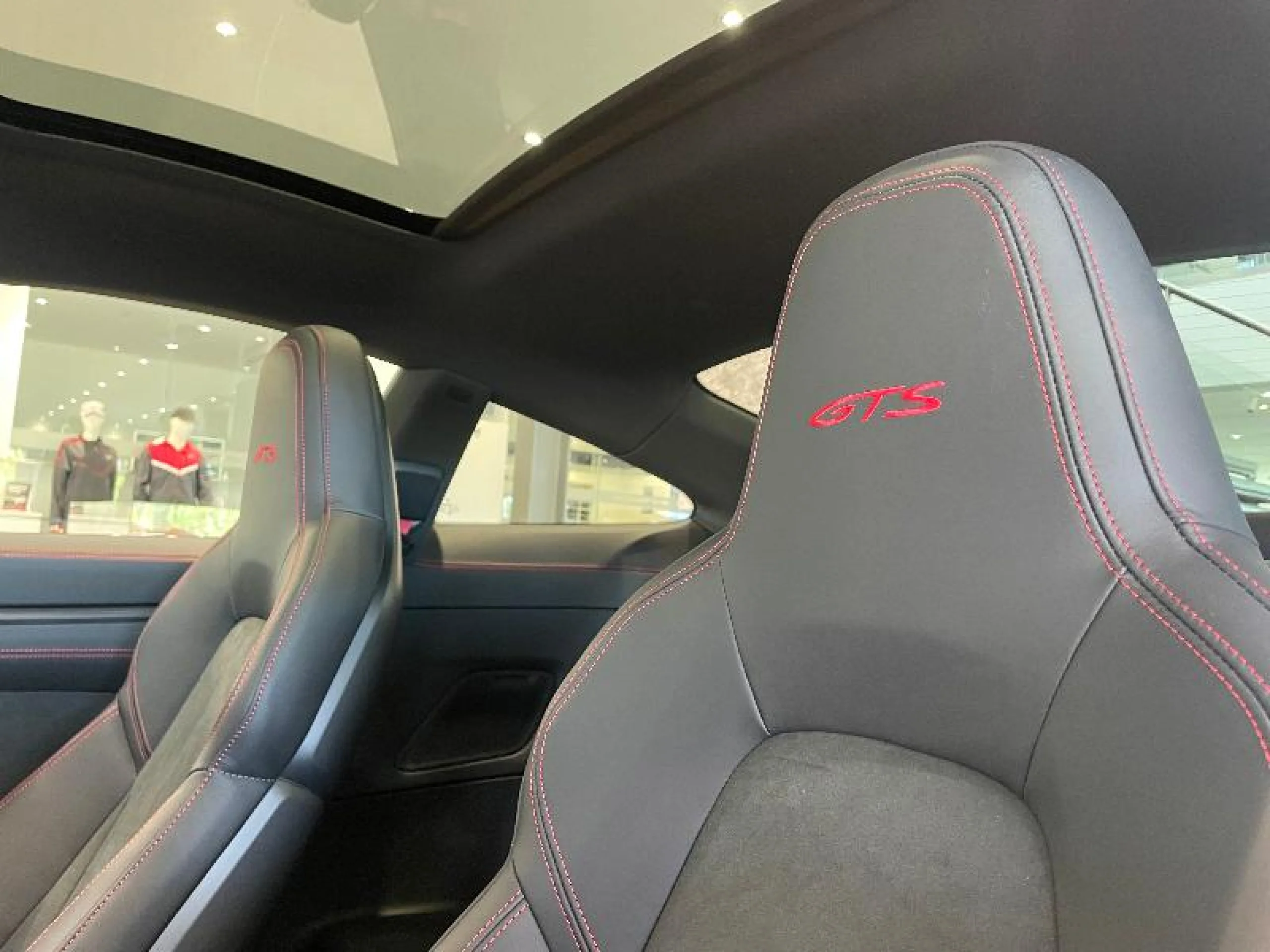 PORSCHE 911 CARRERA 4 GTS COUPÉ - Foto 18