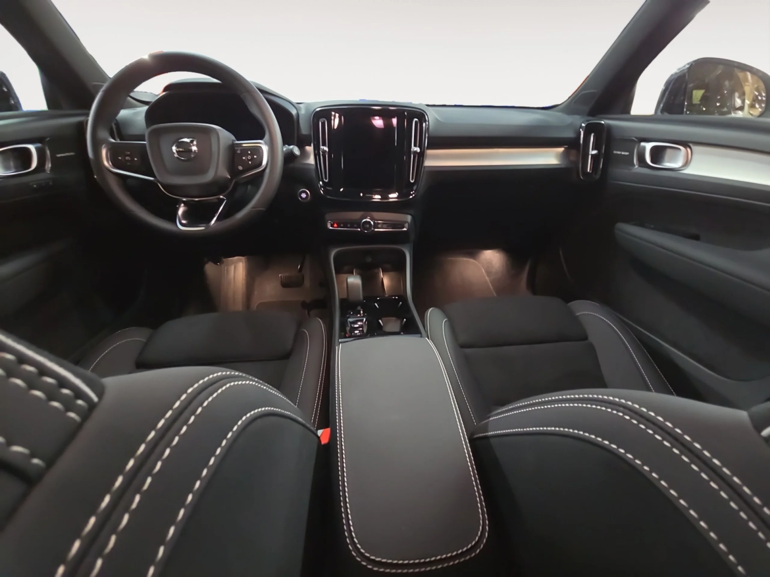 VOLVO XC40 2.0 B3 G PLUS DARK AUTO - Foto 4