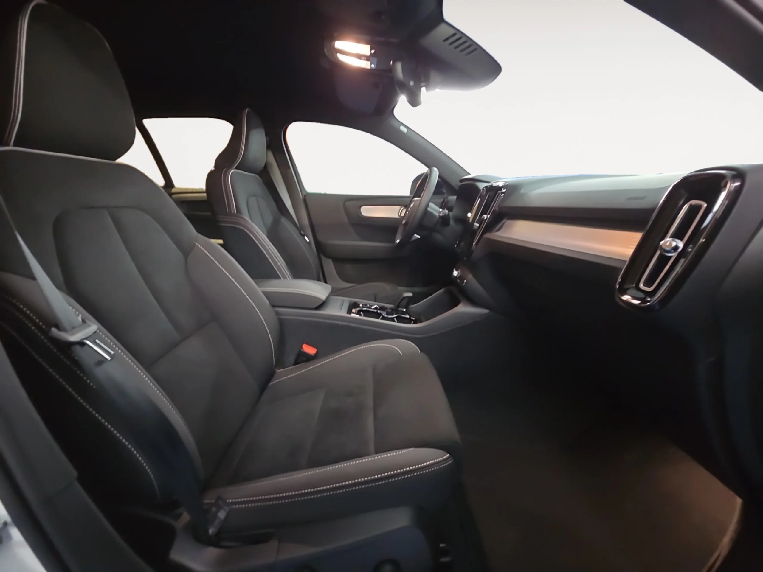 VOLVO XC40 2.0 B3 G PLUS DARK AUTO - Foto 5