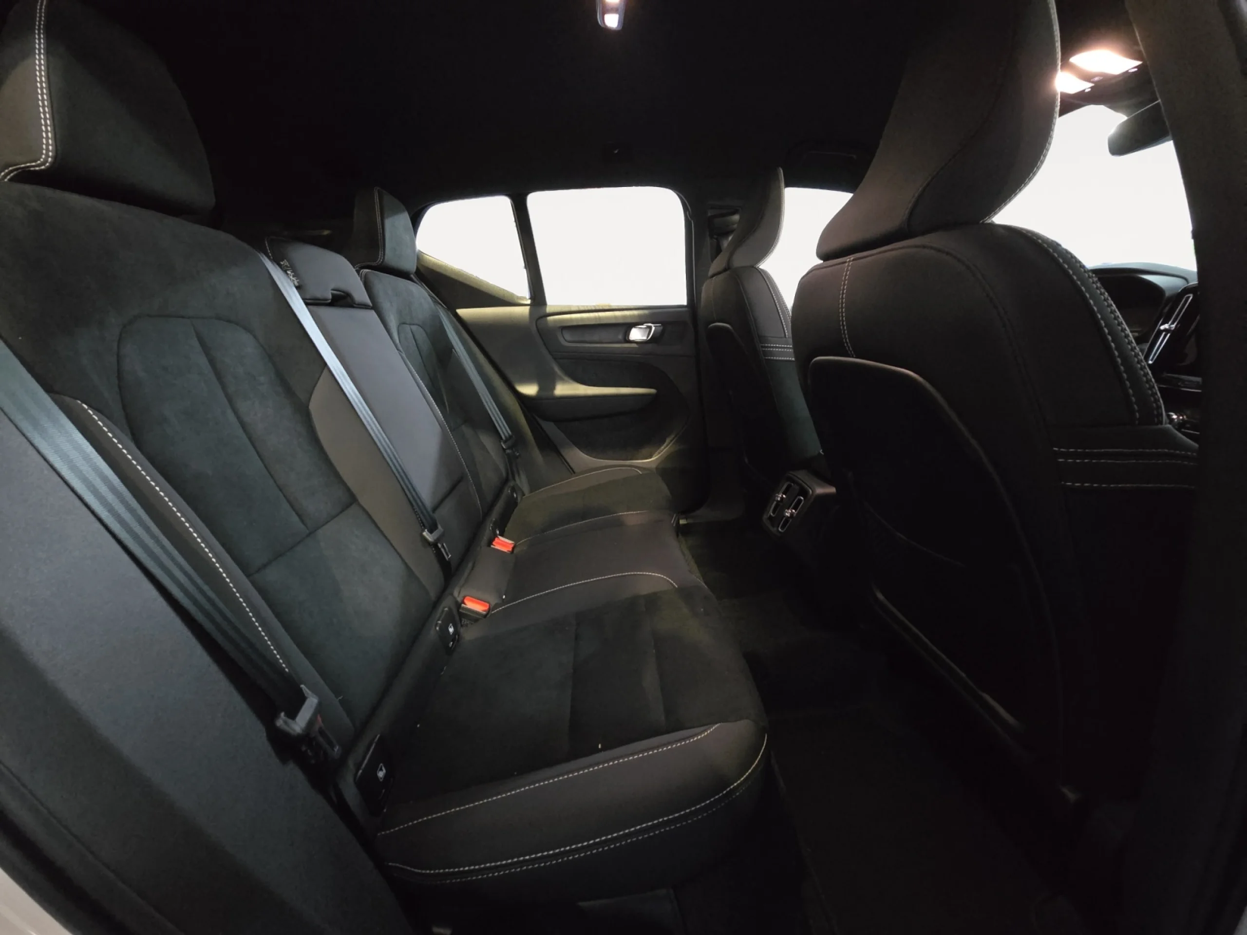 VOLVO XC40 2.0 B3 G PLUS DARK AUTO - Foto 6