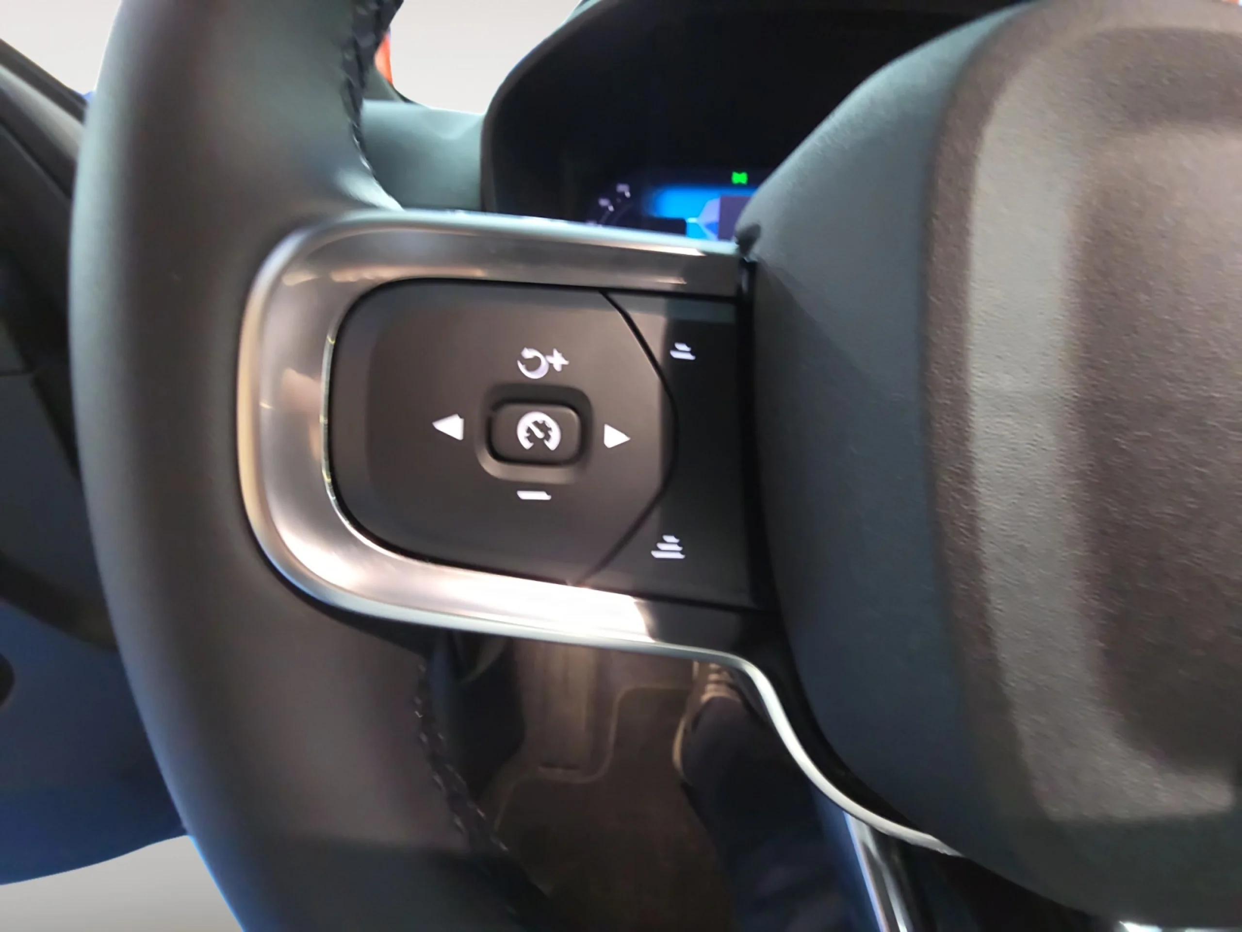 VOLVO XC40 2.0 B3 G PLUS DARK AUTO - Foto 12