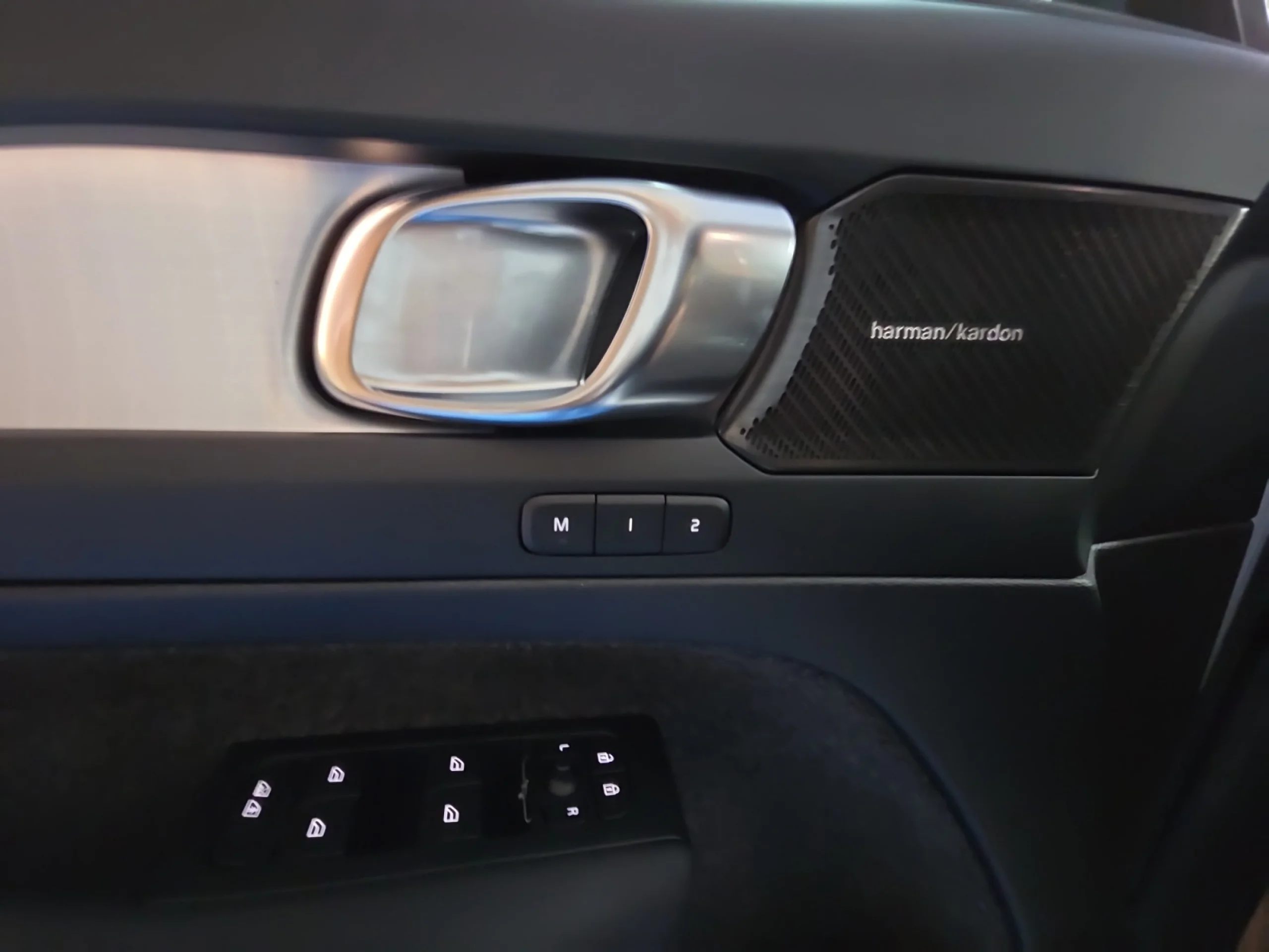 VOLVO XC40 2.0 B3 G PLUS DARK AUTO - Foto 15