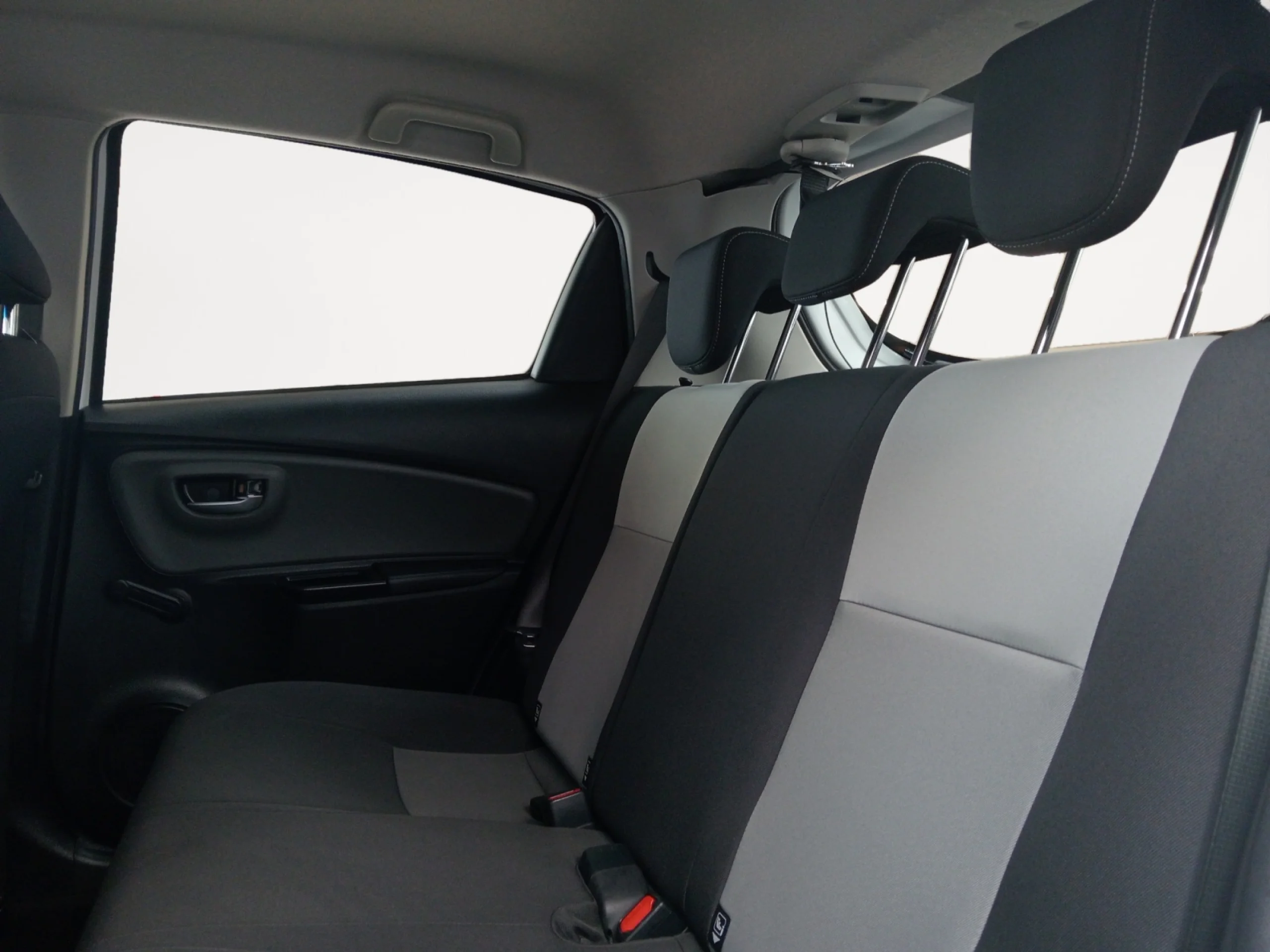 TOYOTA Yaris 1.5 100H ACTIVE - Foto 6