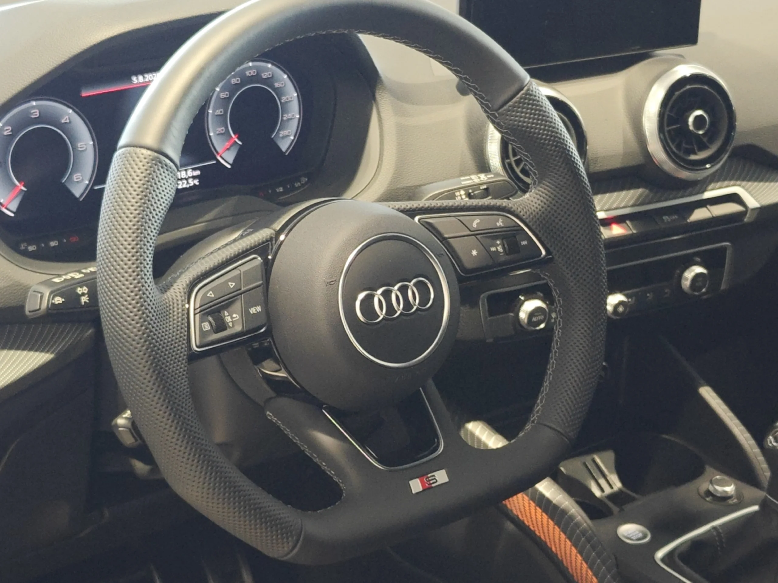 AUDI Q2 ADRENALIN EDITION 30 TDI 85KW (116CV) - Foto 12