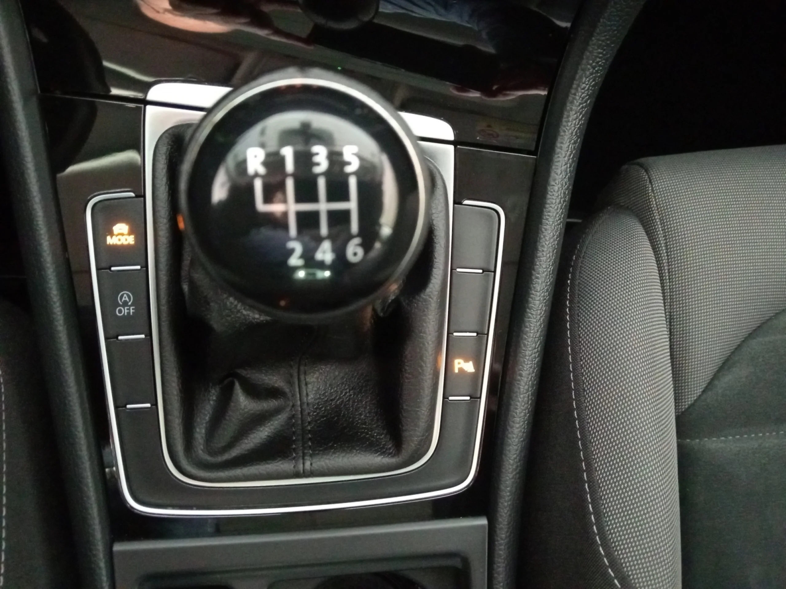 VOLKSWAGEN GOLF SPORT 1.5 TSI 96KW (130CV) - Foto 17