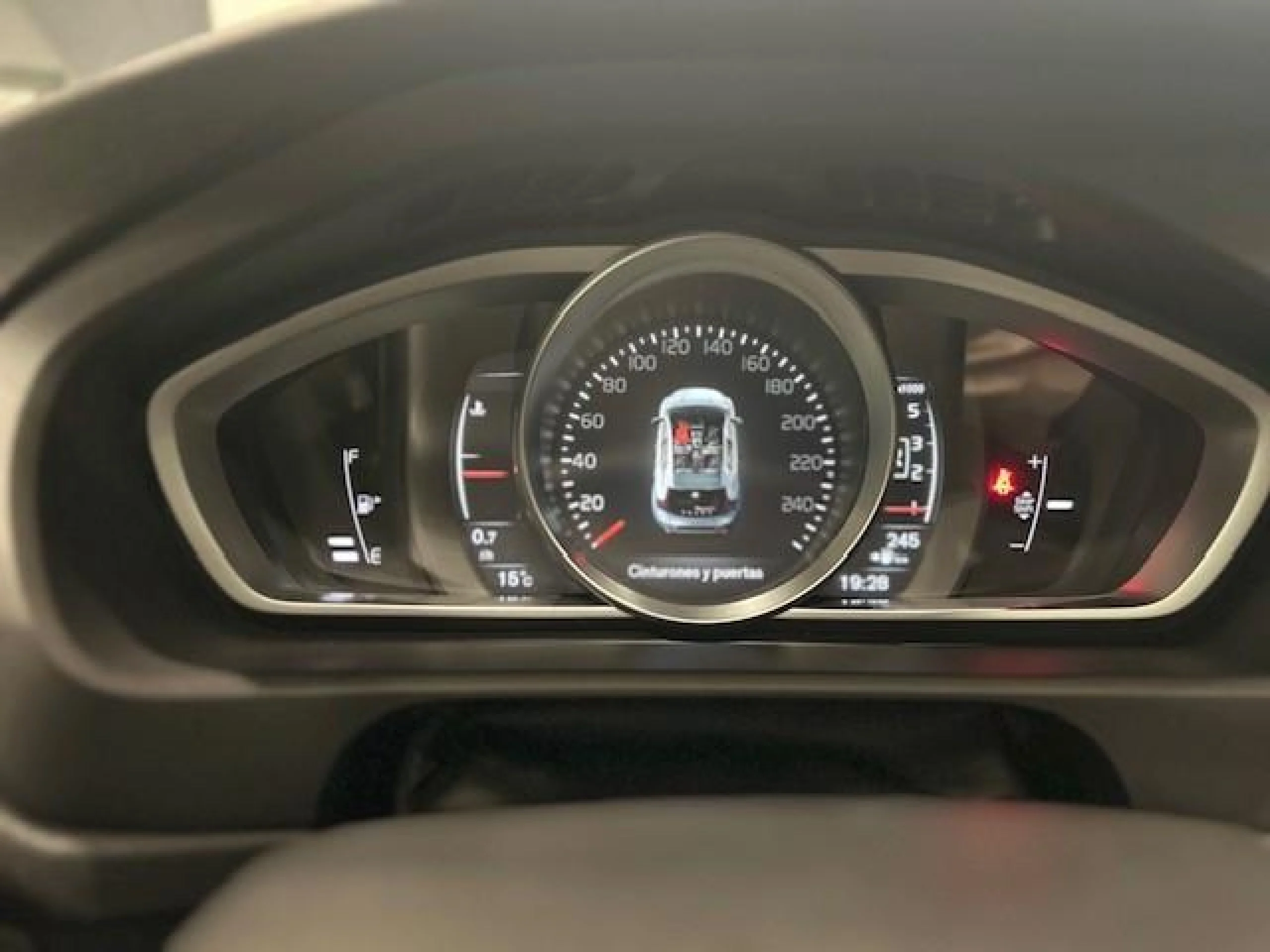 VOLVO V40 2.0 D3 MOMENTUM - Foto 11