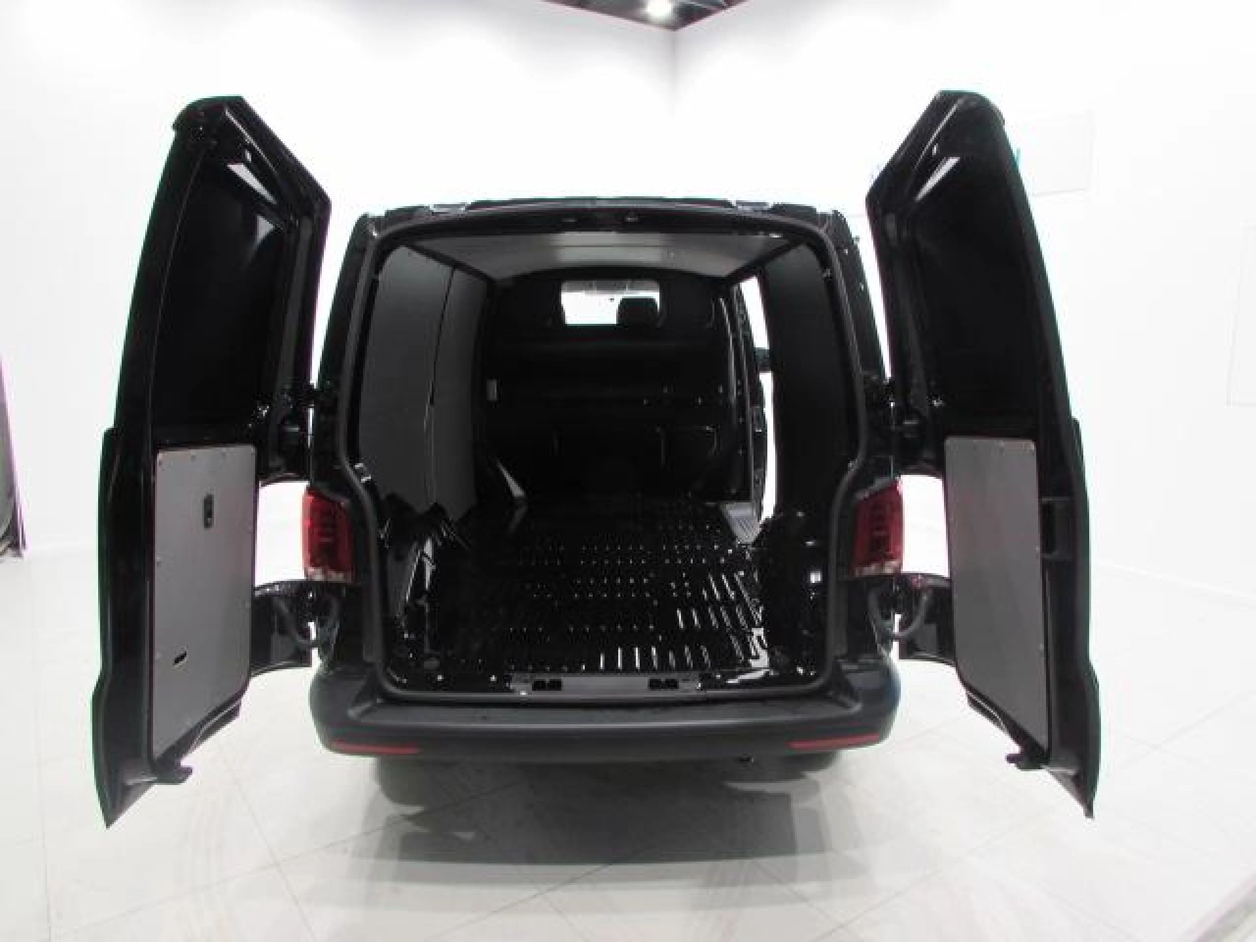 VW COMERCIALES Transporter TRANSPORTER 6.1  FURG N BATALLA LARGA 2.0 TDI 81 KW (110 CV) 5 VEL. 2.800 - Foto 8