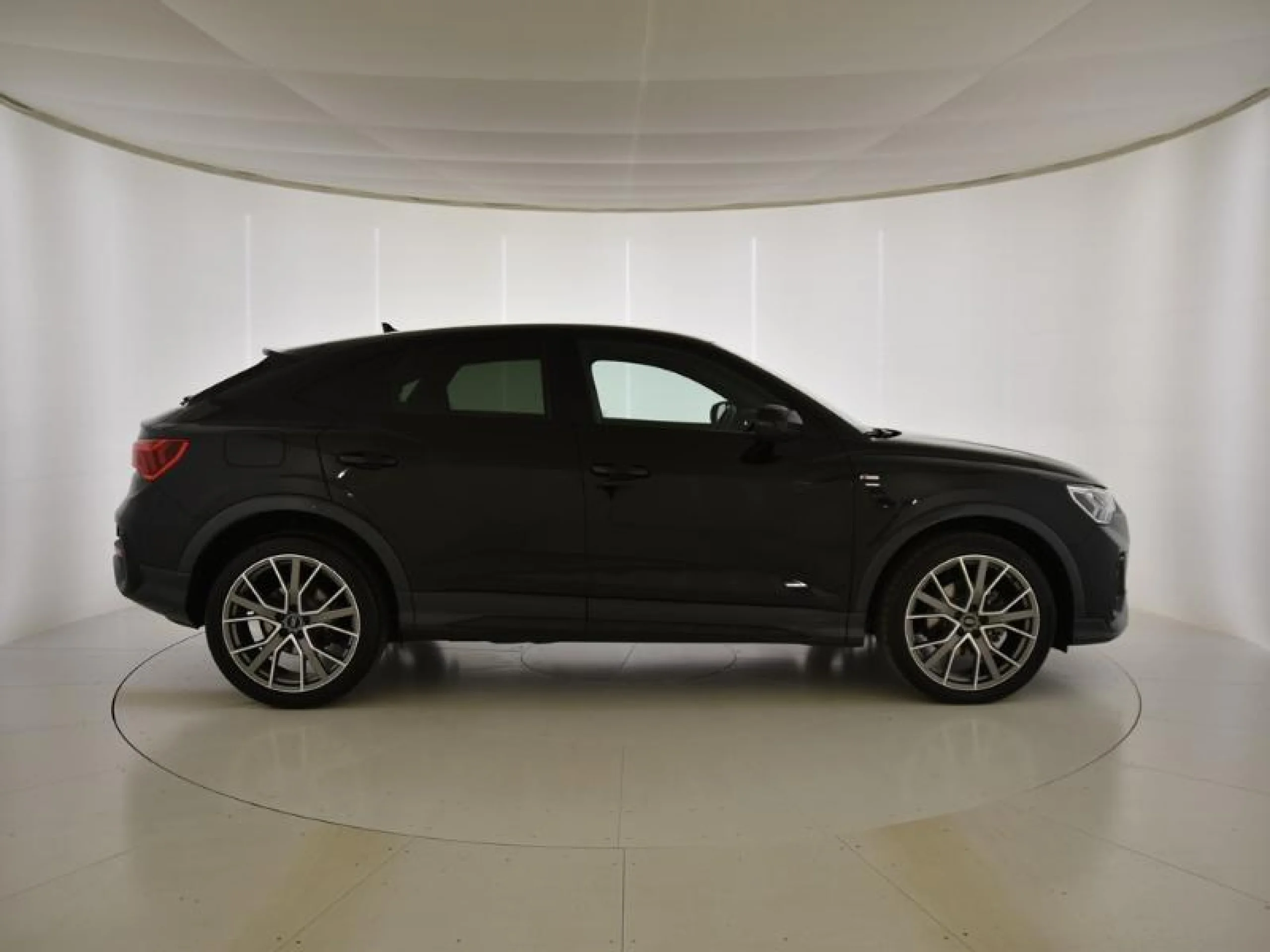 AUDI Q3 SPORTBACK BLACK LINE 35 TDI 110KW (150CV) S TRONIC - Foto 3