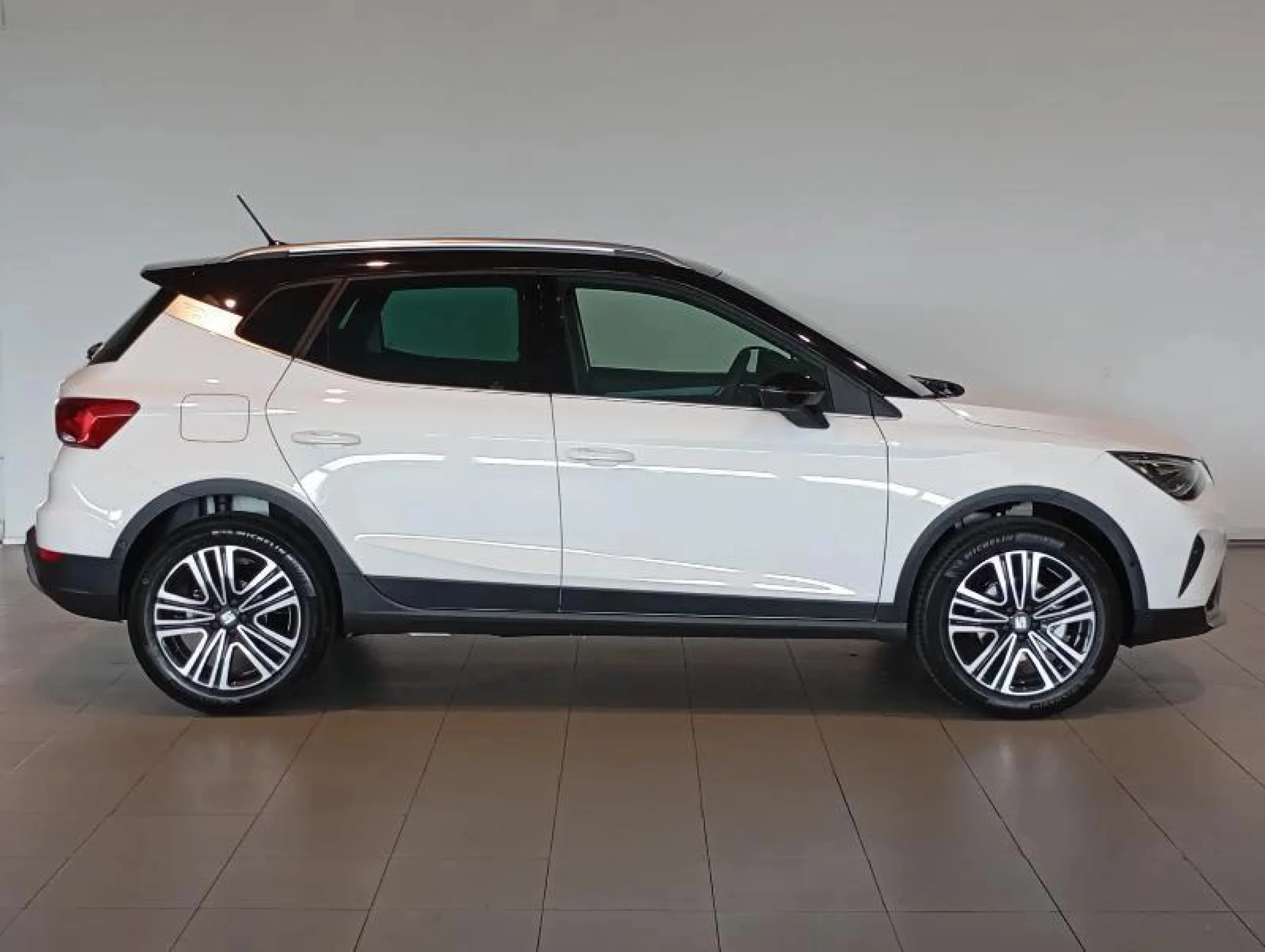 SEAT ARONA 1.0 TSI 85KW (115CV) FR XM - Foto 1