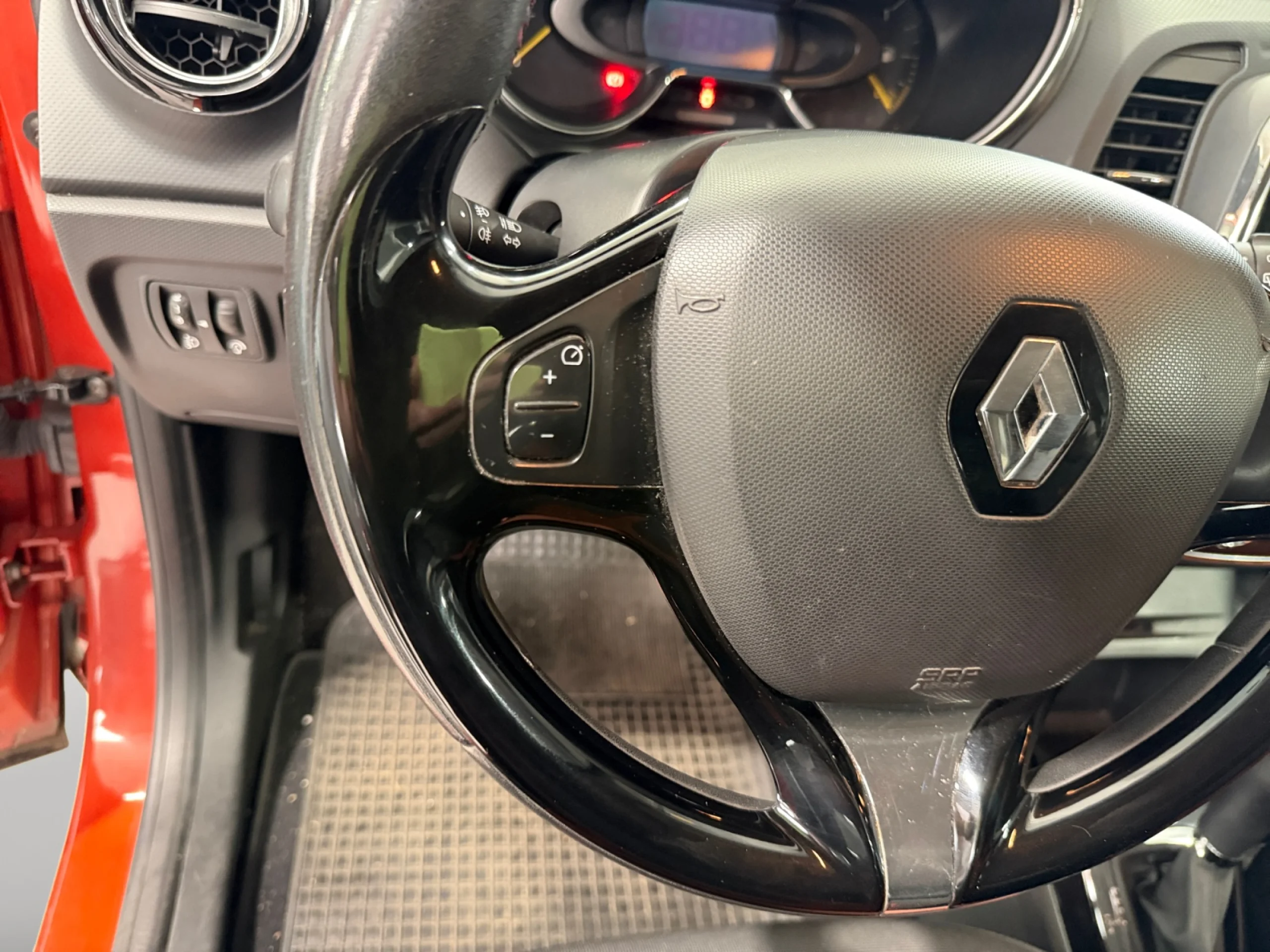 RENAULT CAPTUR ZEN TCE 120 - Foto 11