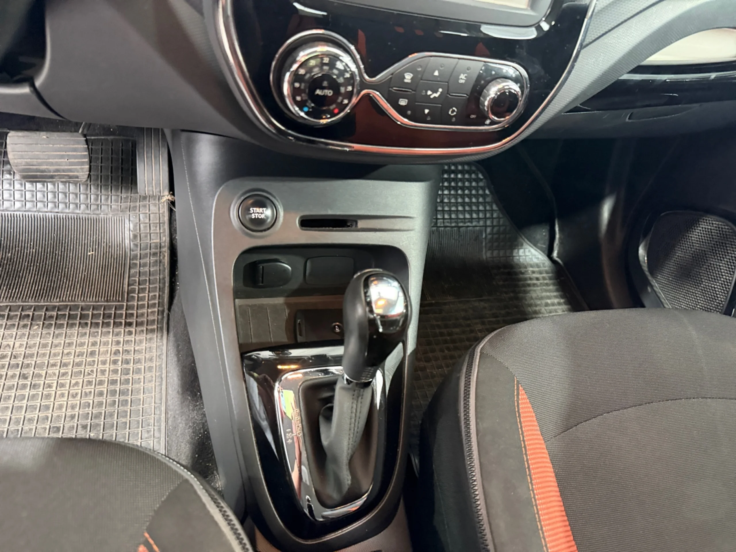 RENAULT CAPTUR ZEN TCE 120 - Foto 20