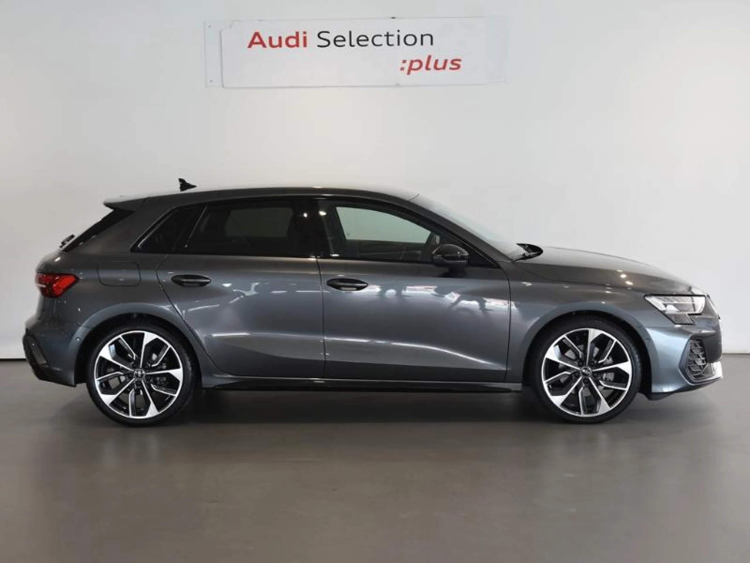 AUDI A3 SPORTBACK BLACK LINE 35 TFSI 110KW S TRO - Foto 3