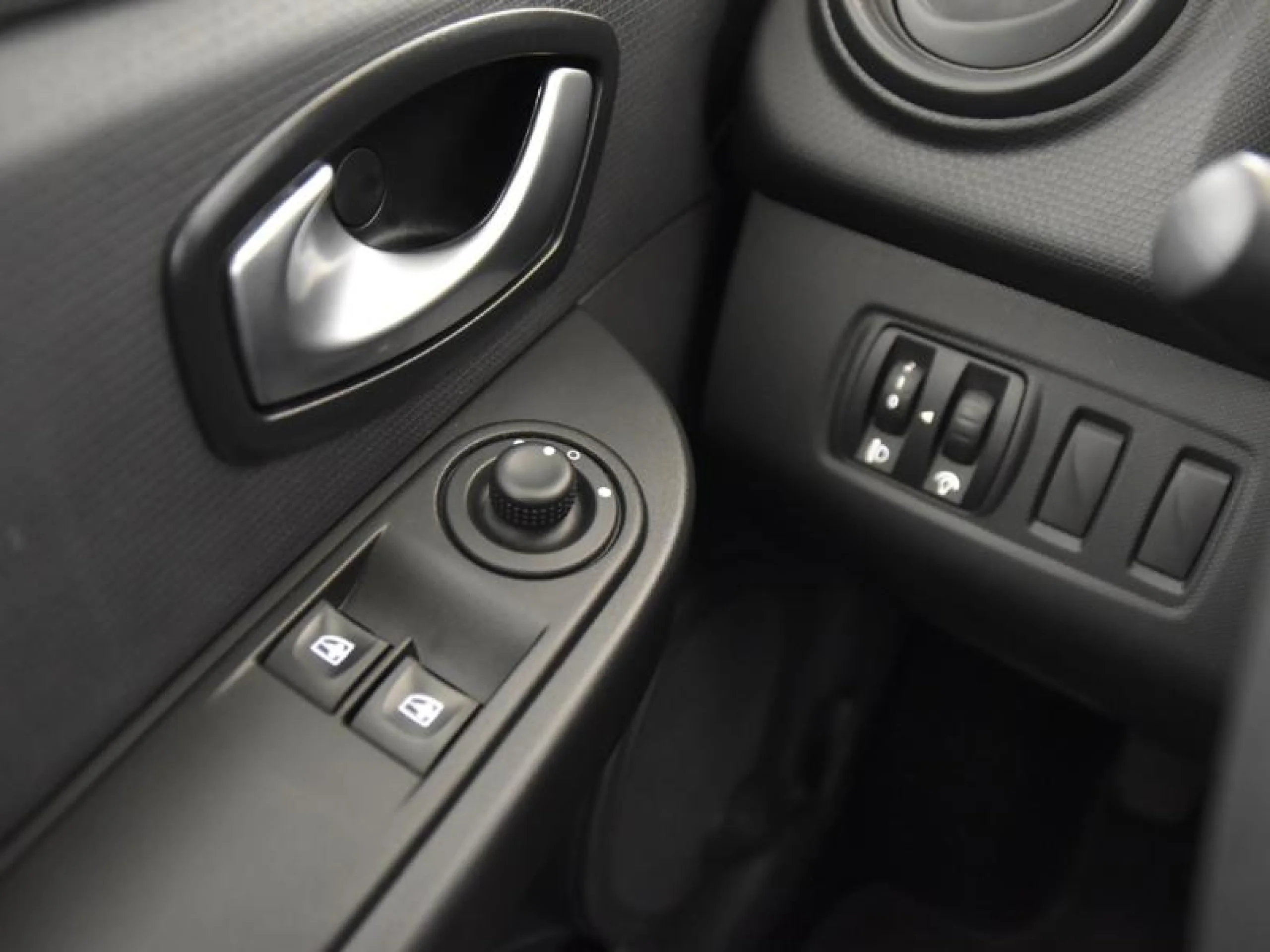 RENAULT CLIO SPORT TOURER AUTHENTIQUE DCI 75 ECO2 - Foto 14