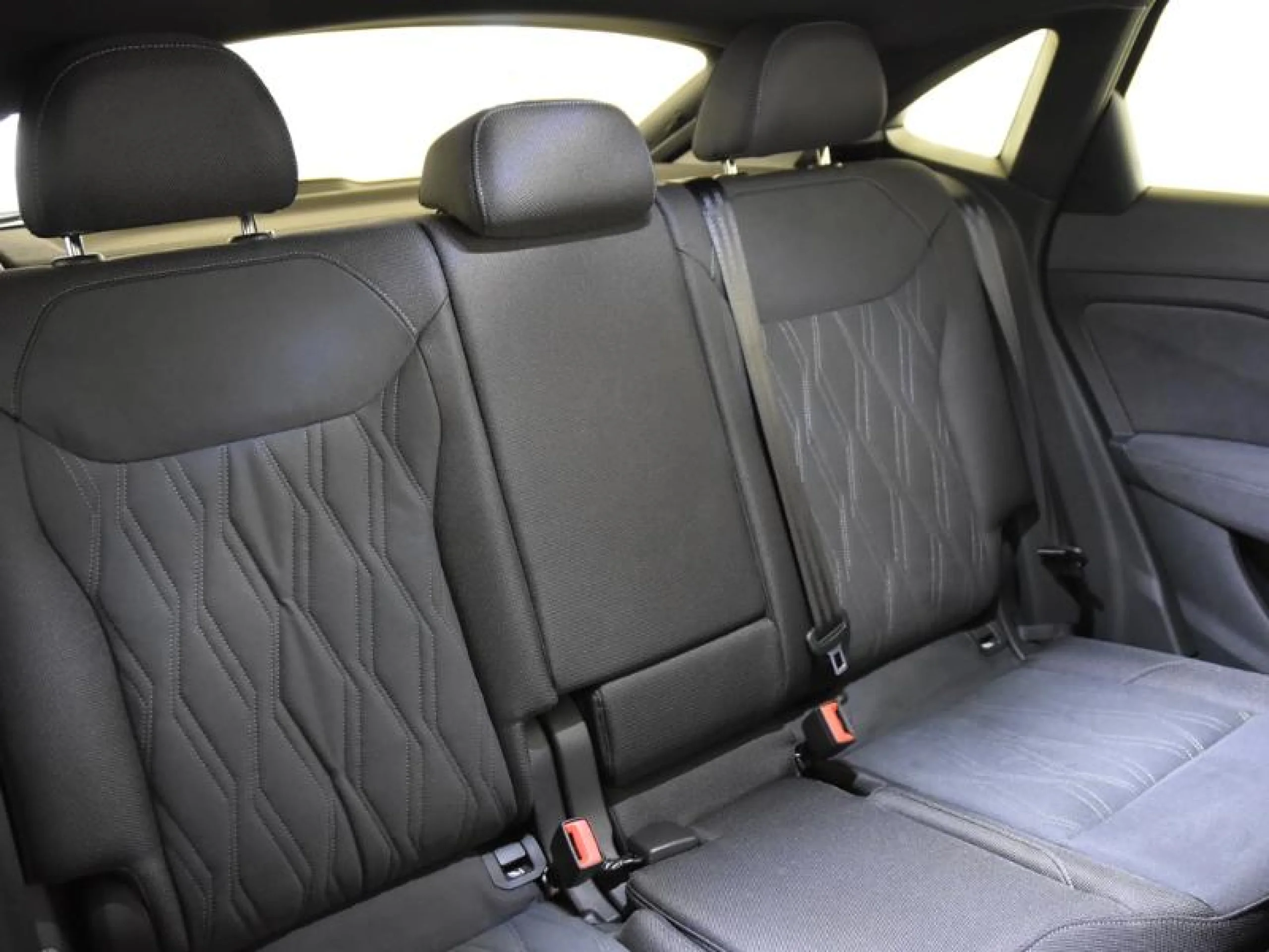 AUDI Q3 SPORTBACK BLACK LINE E HYBRID 200 KW - Foto 6
