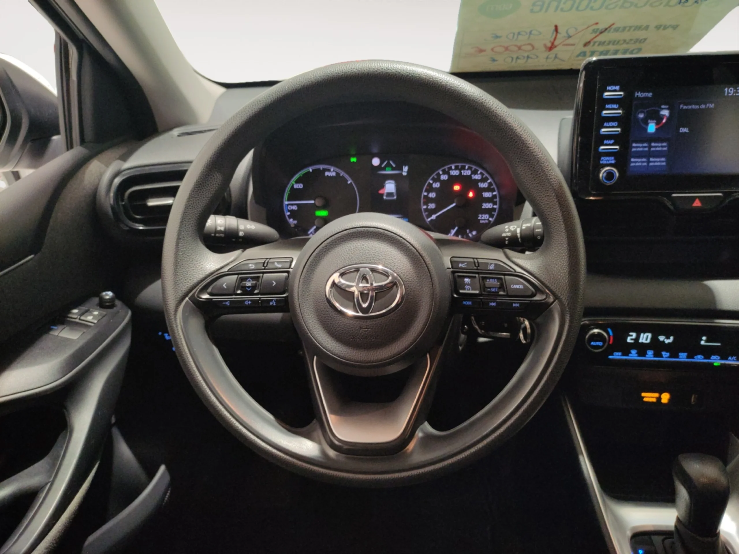 TOYOTA Yaris 1.5 120H BUSINESS PLUS - Foto 10