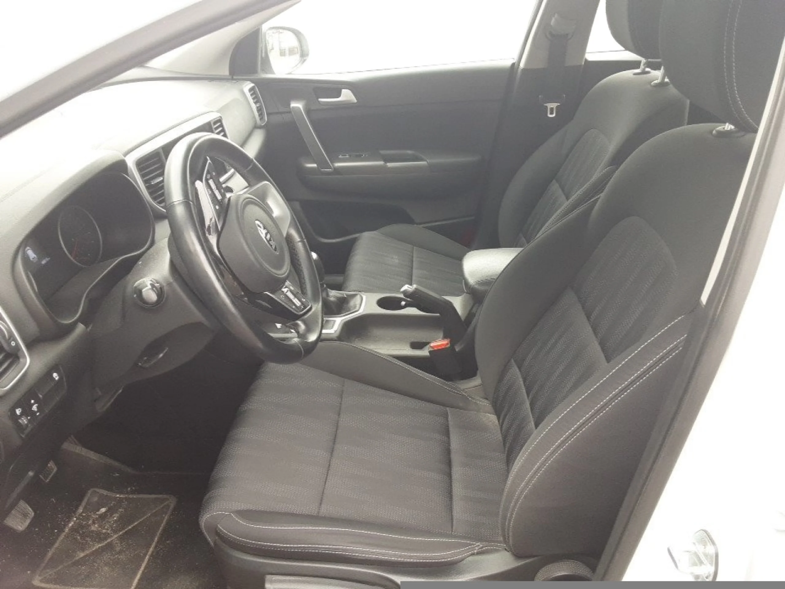 KIA SPORTAGE 1.6 MHEV BUSINESS 100KW (136CV) 4X4 - Foto 7