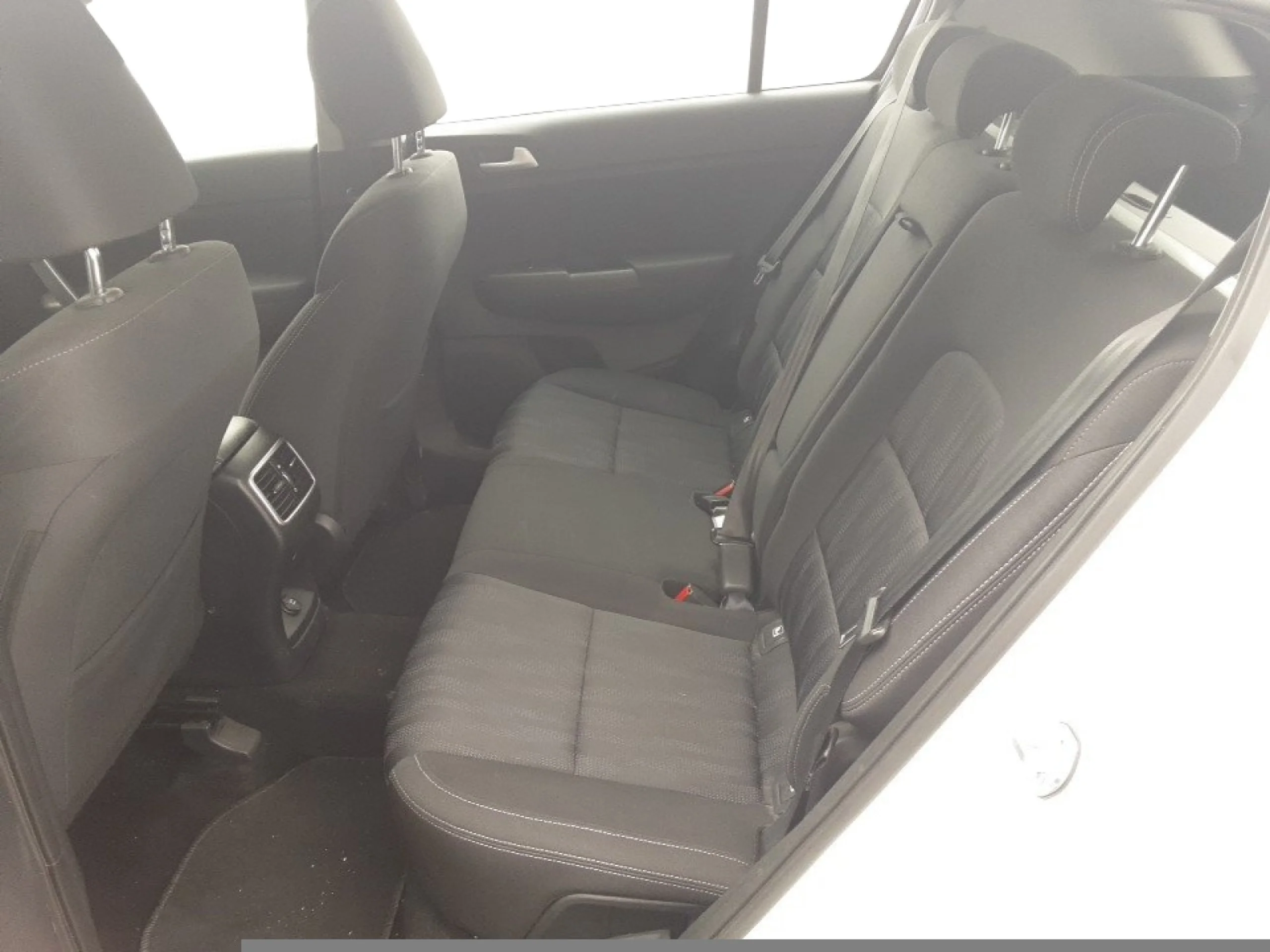 KIA SPORTAGE 1.6 MHEV BUSINESS 100KW (136CV) 4X4 - Foto 9