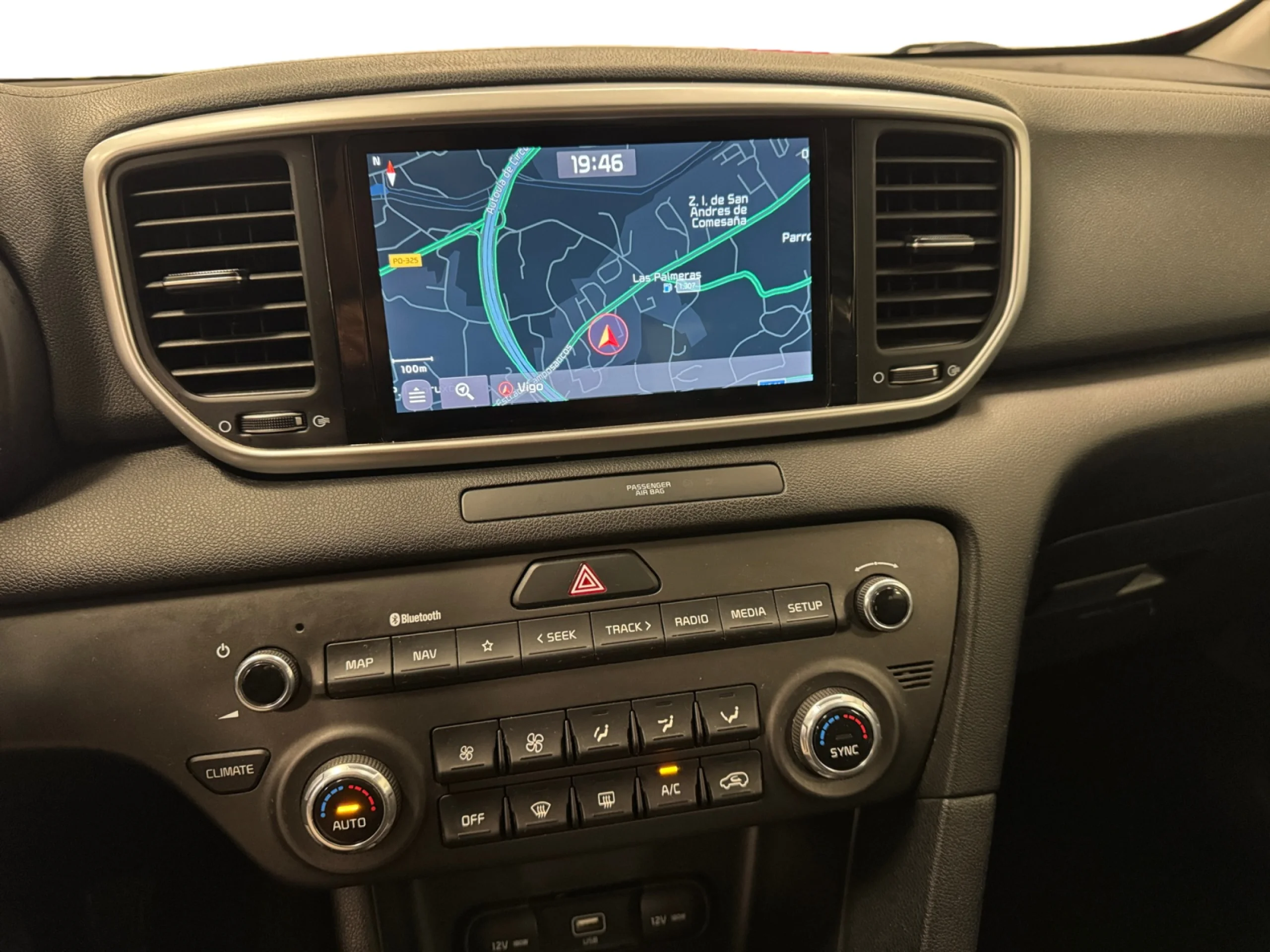 KIA SPORTAGE 1.6 MHEV BUSINESS 100KW (136CV) 4X4 - Foto 9