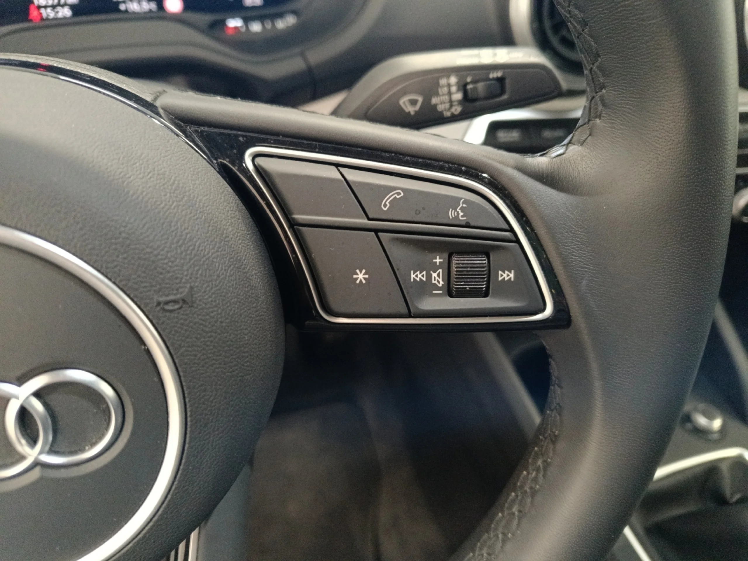 AUDI Q2 ADRENALIN 30 TFSI 81KW (110CV) - Foto 10