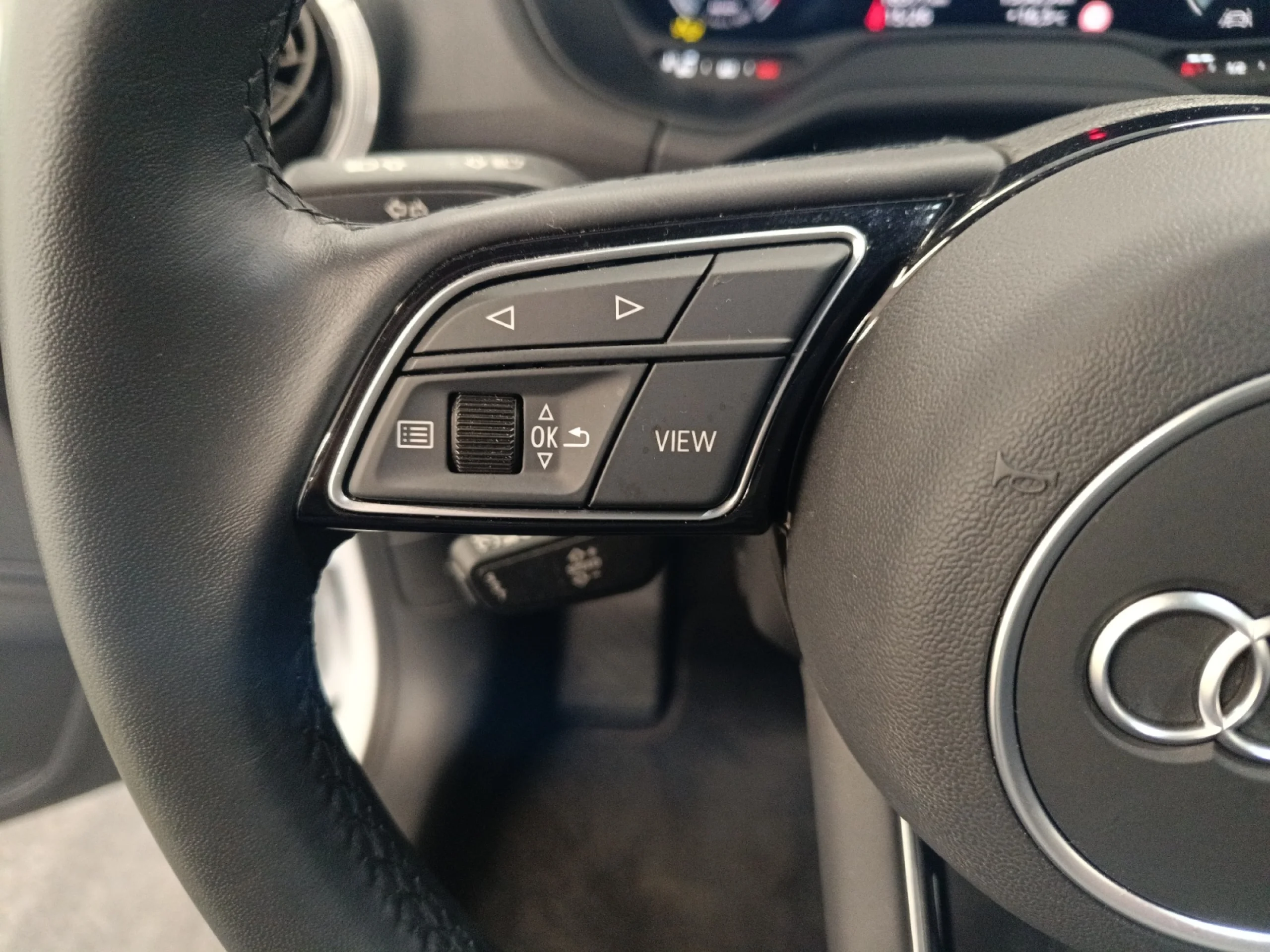 AUDI Q2 ADRENALIN 30 TFSI 81KW (110CV) - Foto 11